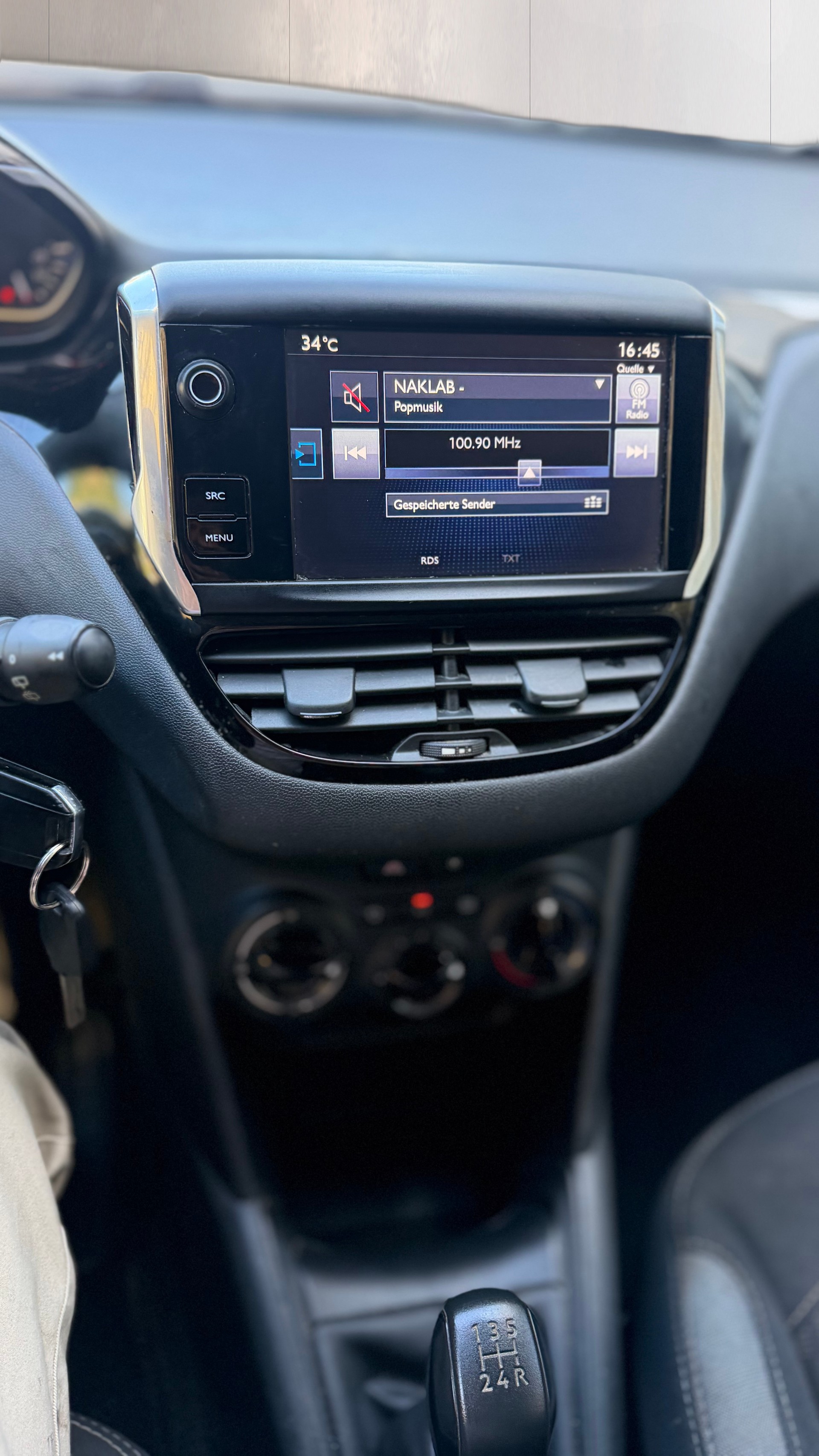 PEUGEOT 208 1.2 PureTech Style-image-12