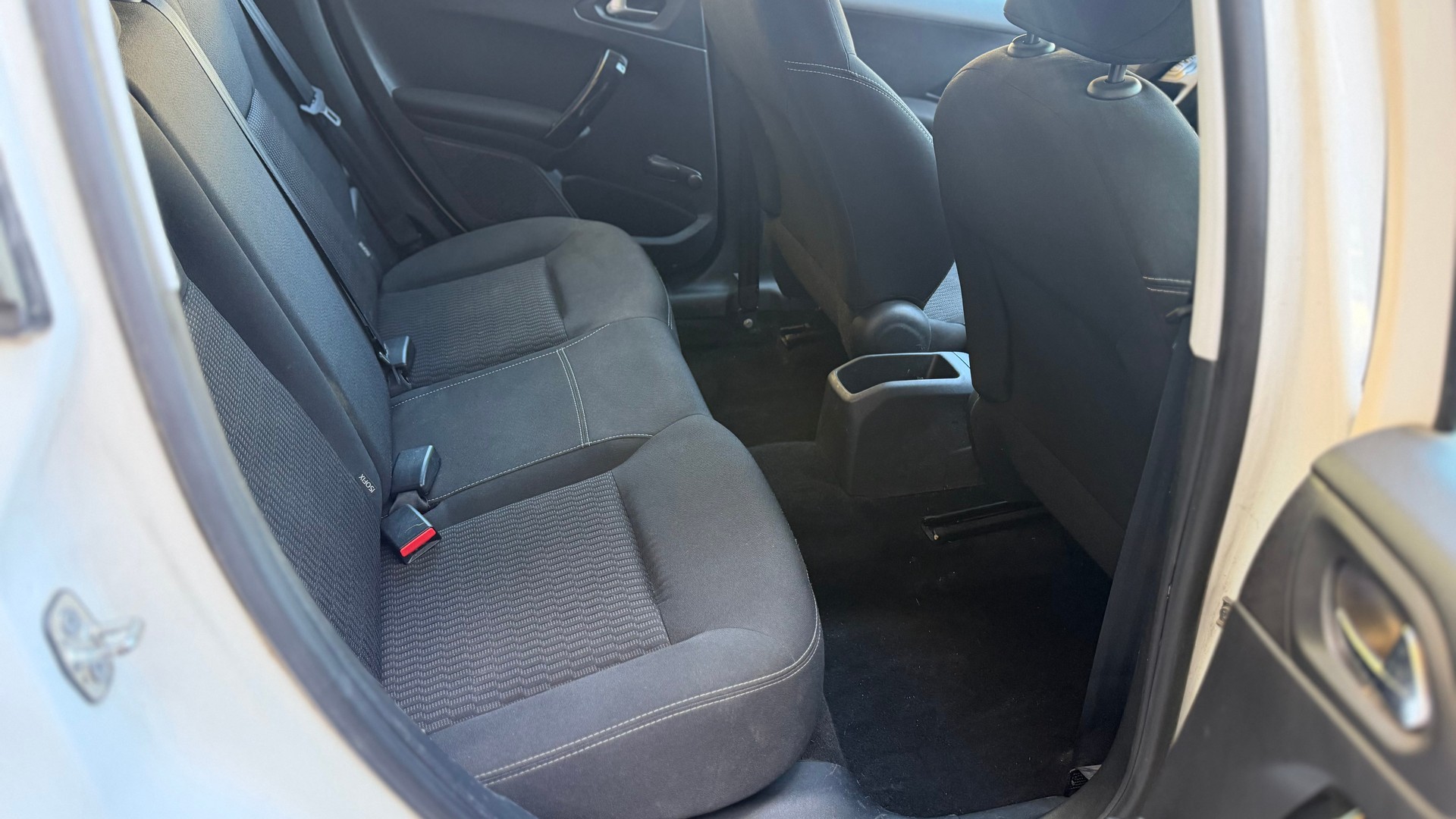 PEUGEOT 208 1.2 PureTech Style-image-7