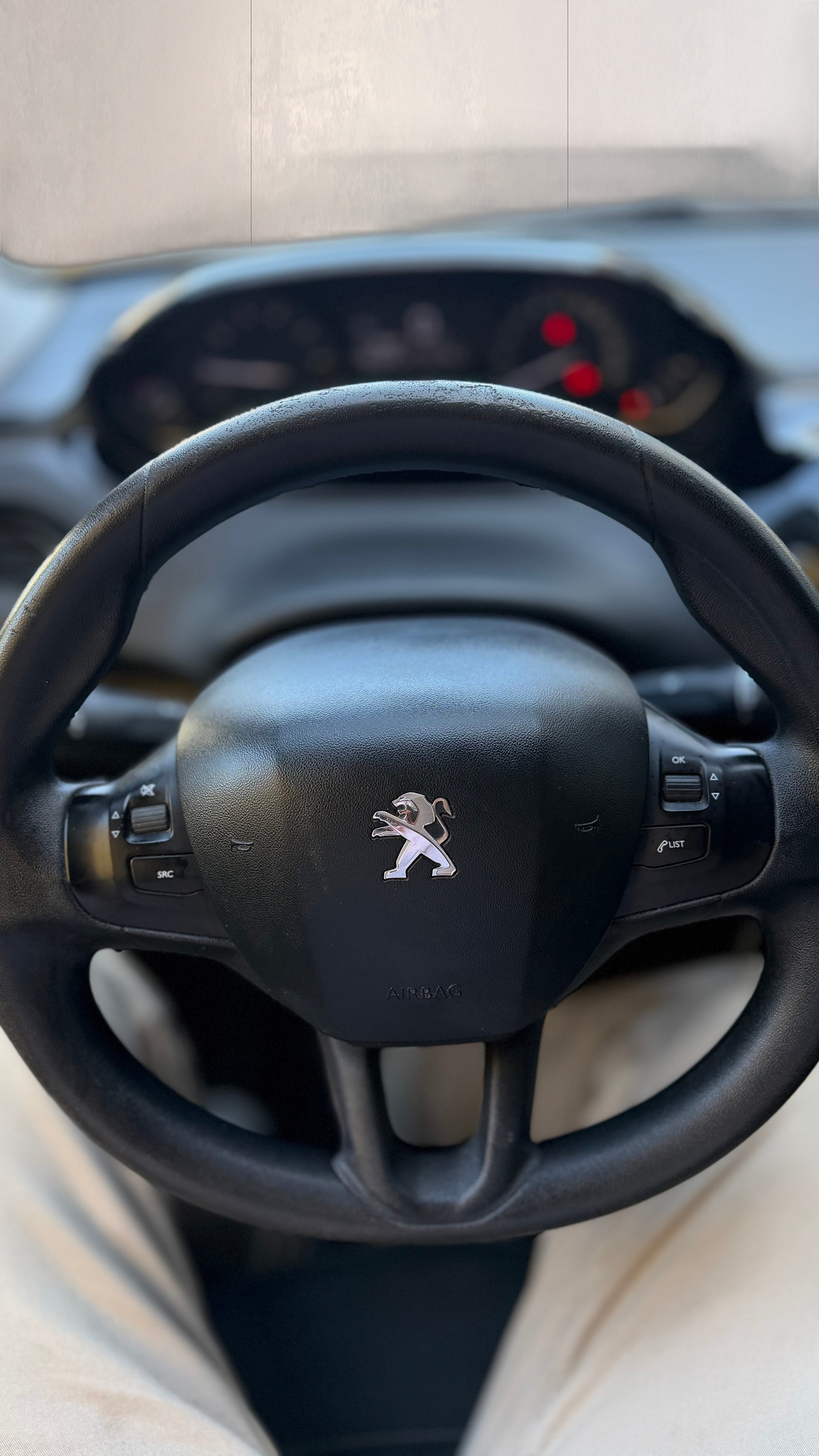 PEUGEOT 208 1.2 PureTech Style-image-10