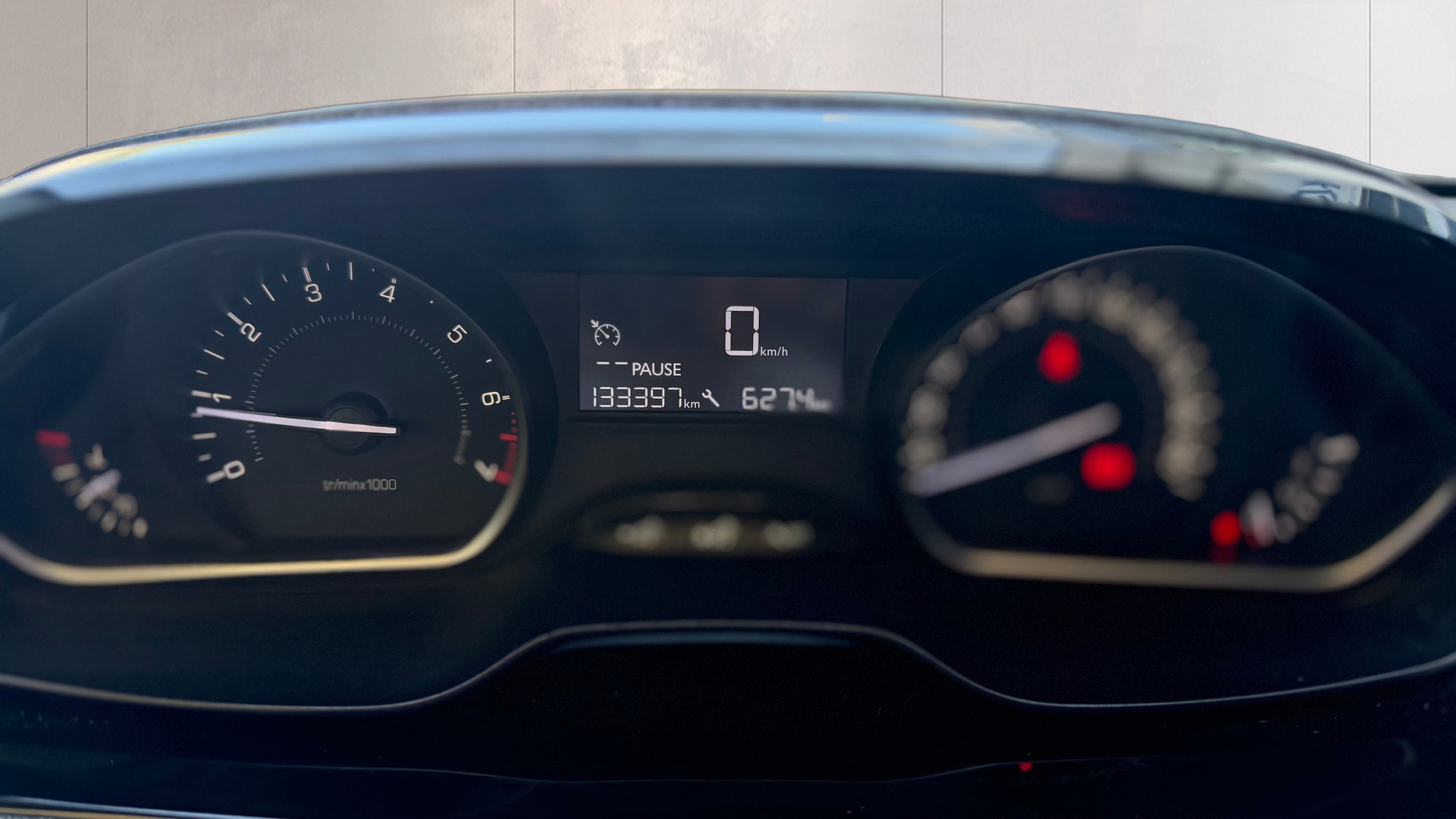 PEUGEOT 208 1.2 PureTech Style-image-11