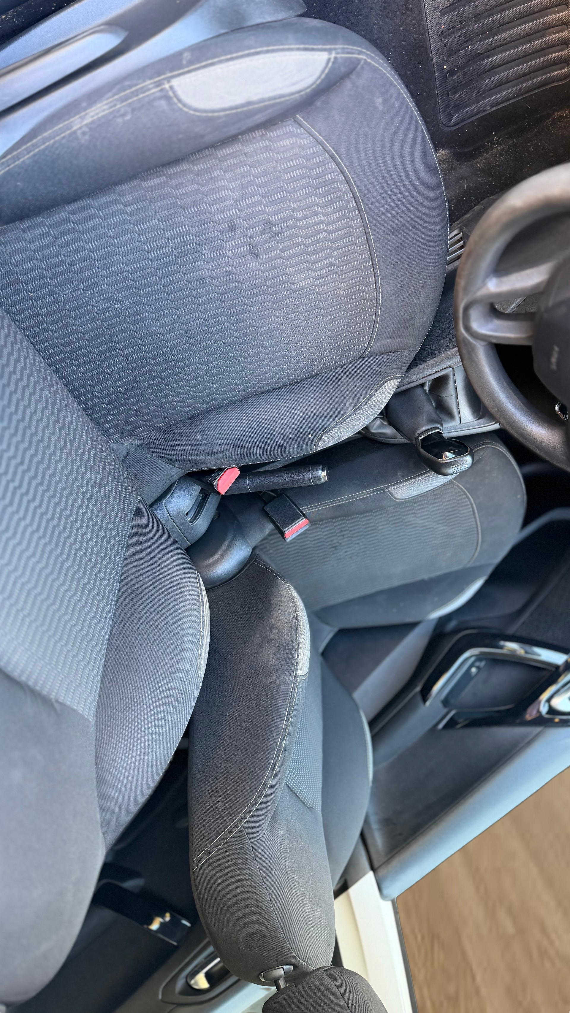 PEUGEOT 208 1.2 PureTech Style-image-9
