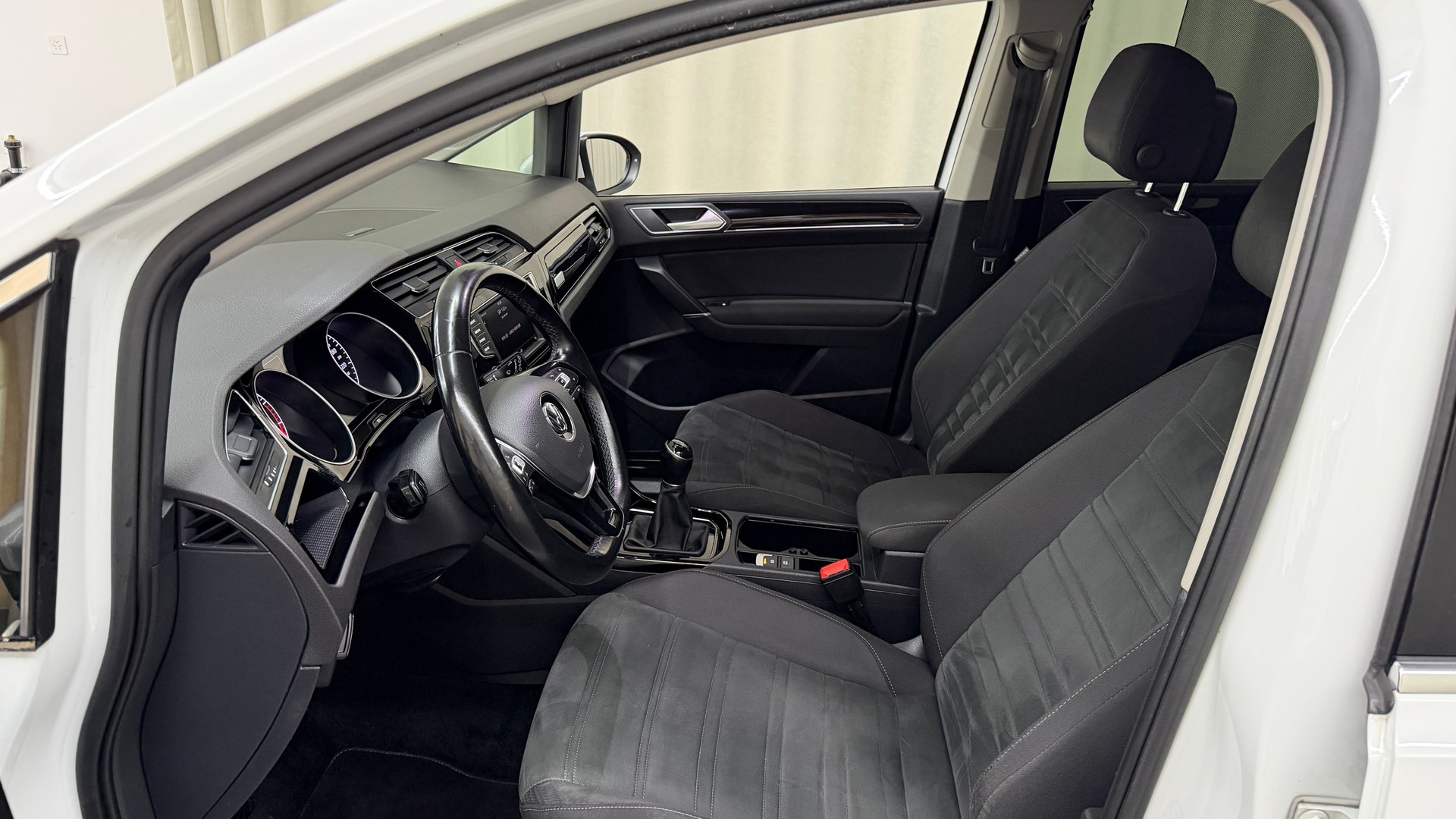 VW Touran 1.4 TSI BlueMotion Technology Highline-image-6