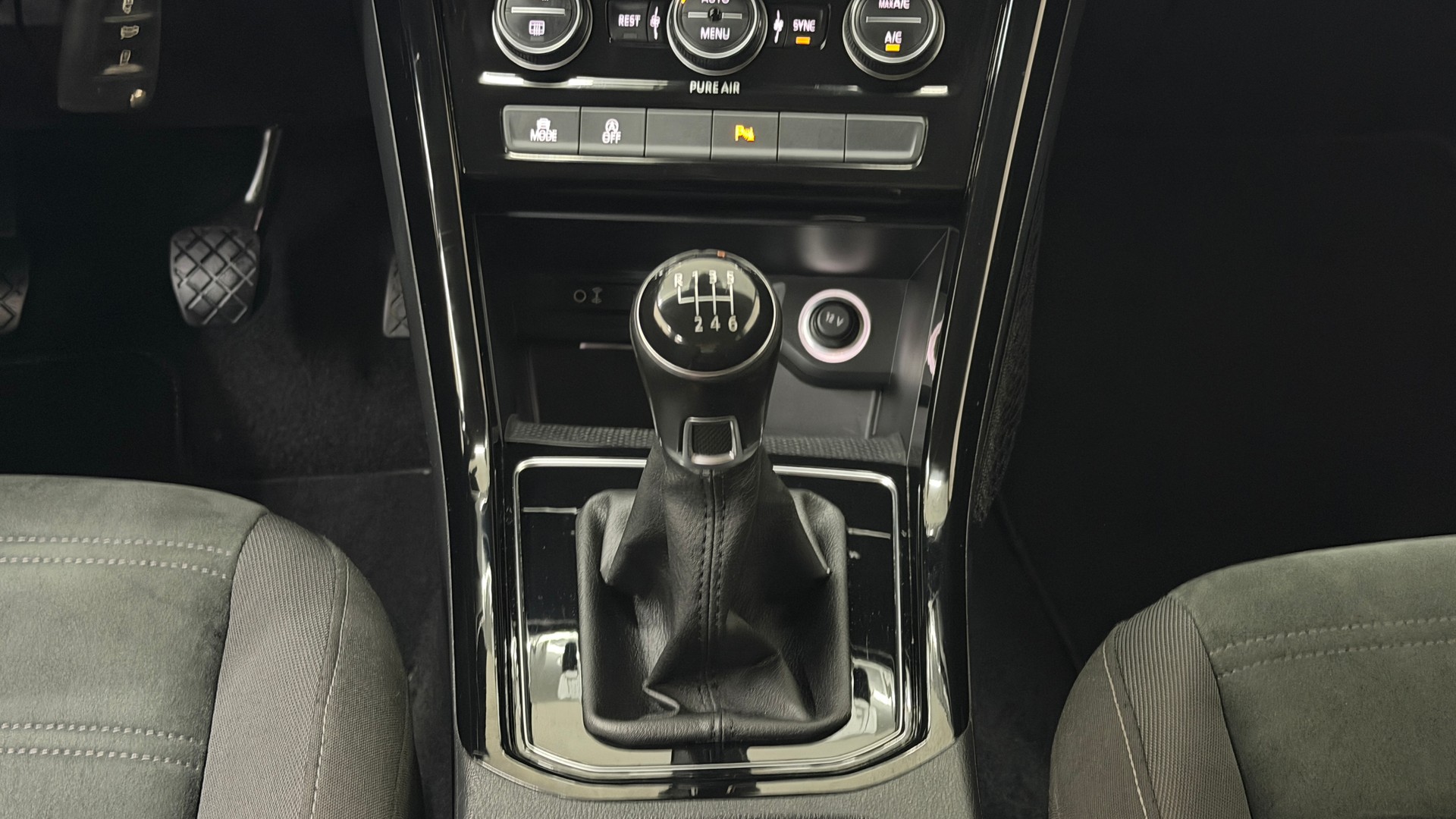 VW Touran 1.4 TSI BlueMotion Technology Highline-image-15