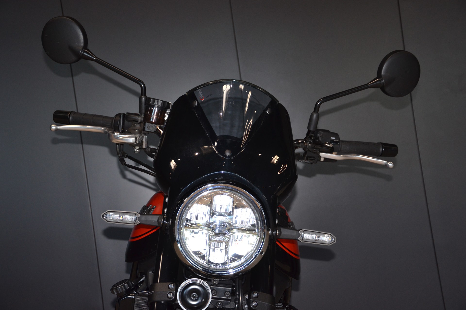 KAWASAKI Z 900 RS-image-15