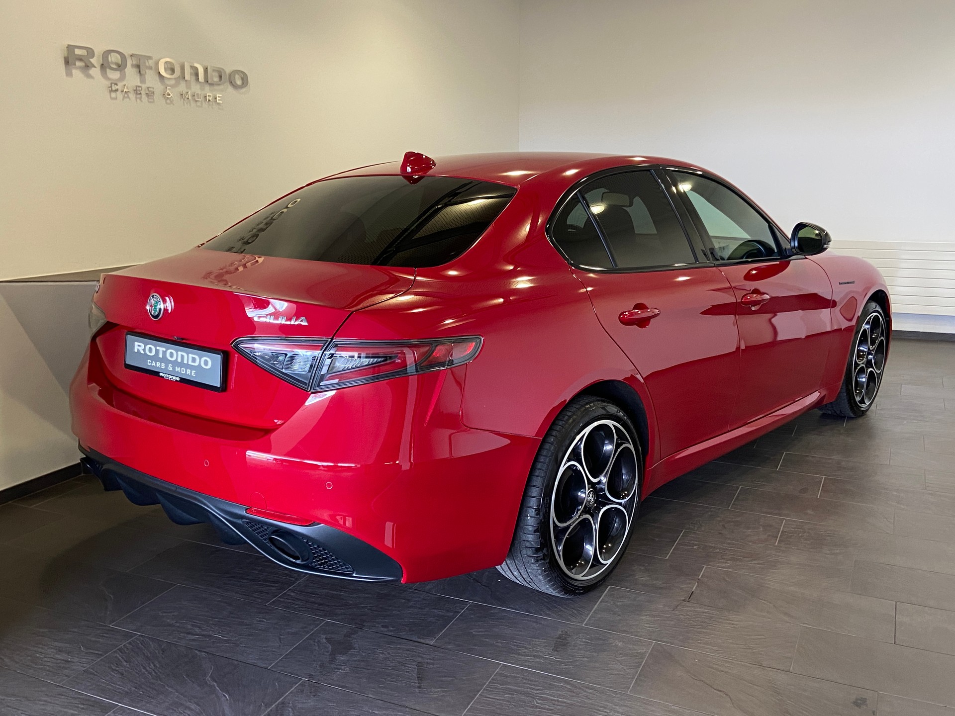 ALFA ROMEO Giulia 2.0 Competizione Q4 AT8-showroom-element-1