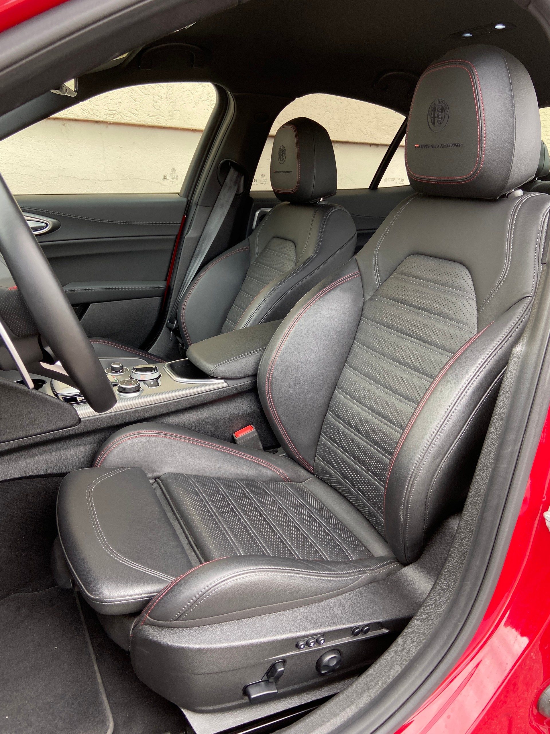 ALFA ROMEO Giulia 2.0 Competizione Q4 AT8-image-4
