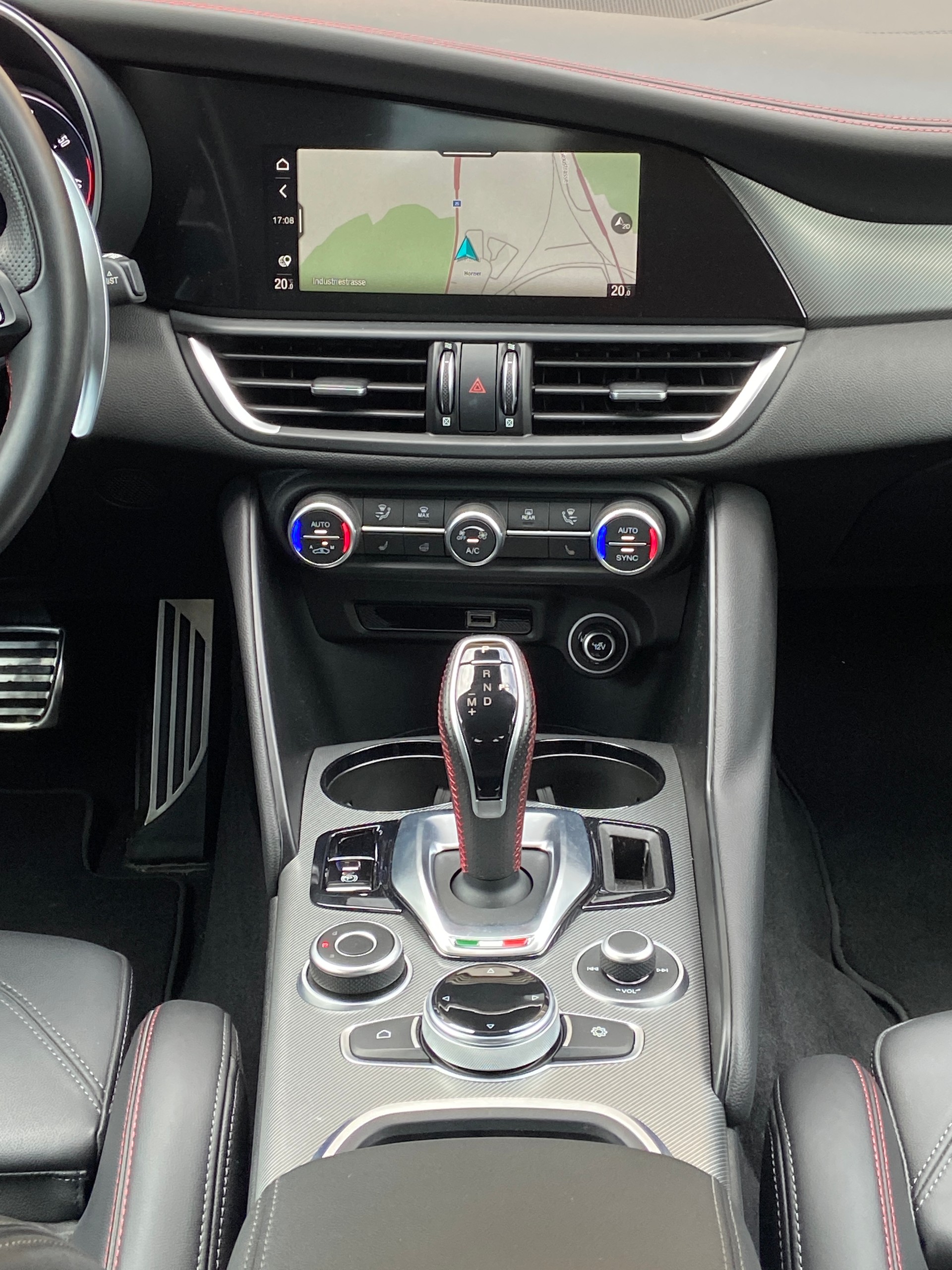 ALFA ROMEO Giulia 2.0 Competizione Q4 AT8-image-8