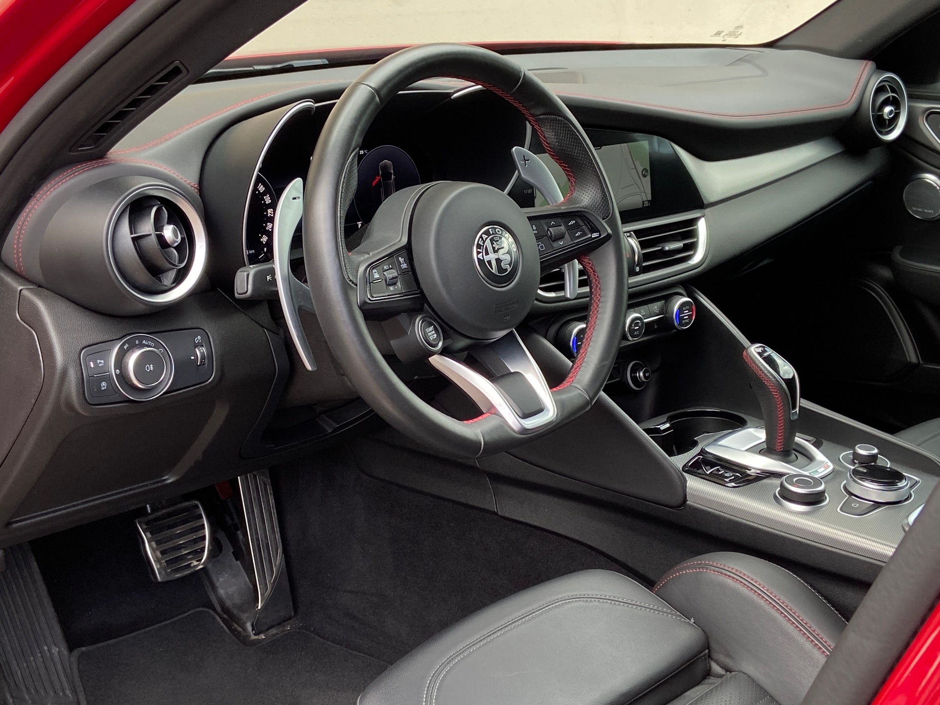 ALFA ROMEO Giulia 2.0 Competizione Q4 AT8-showroom-element-3