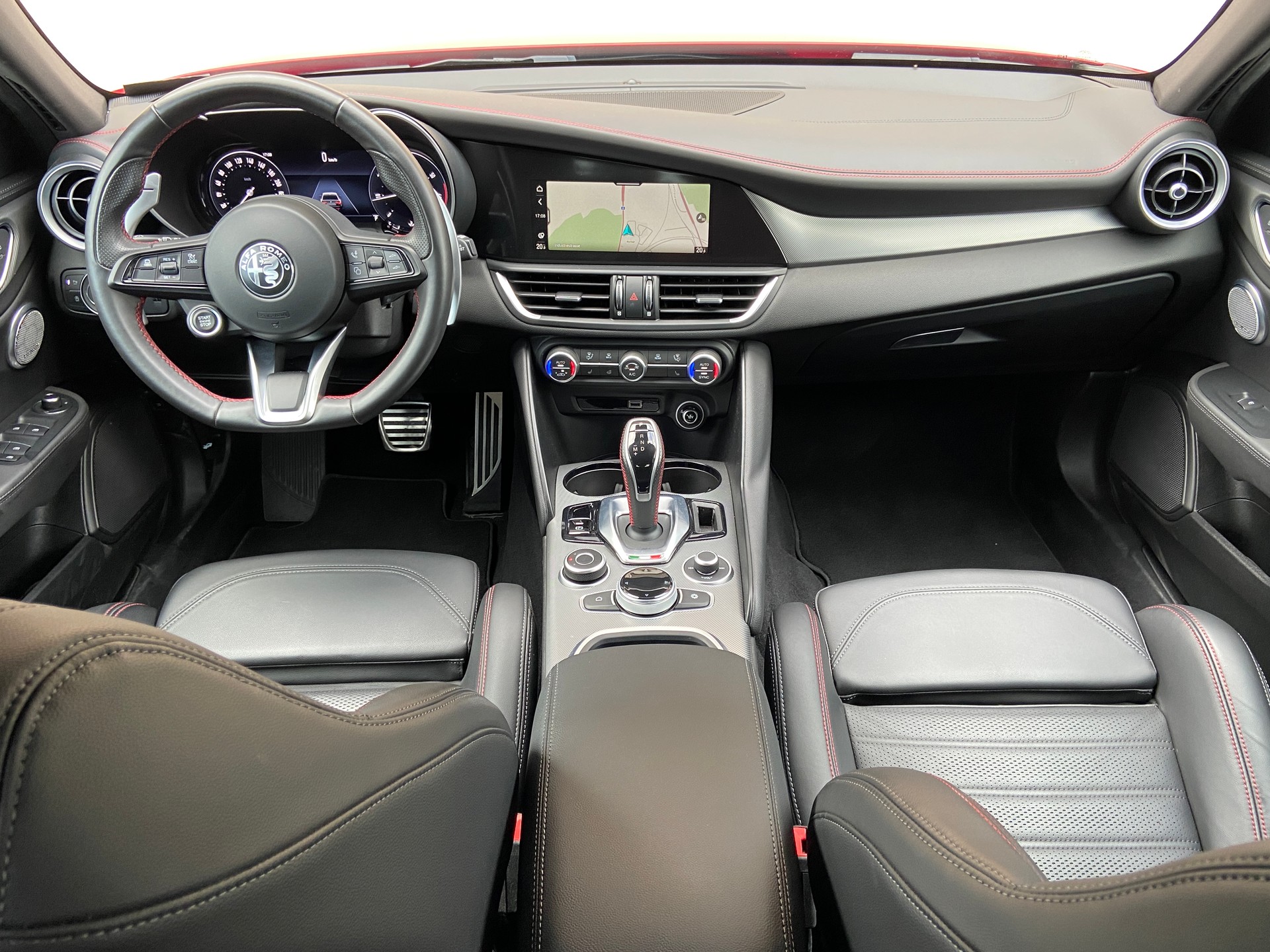 ALFA ROMEO Giulia 2.0 Competizione Q4 AT8-showroom-element-2