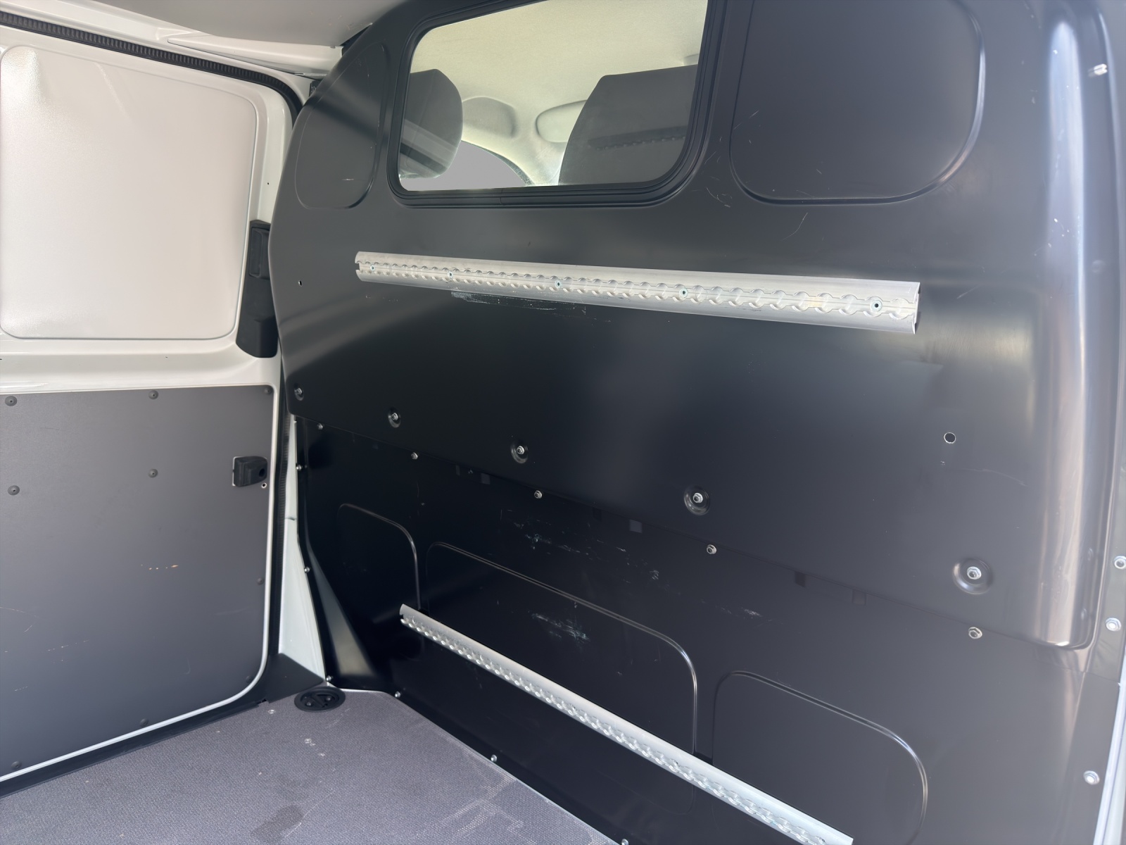 VW T6.1 2.0 TDI DSG-image-11