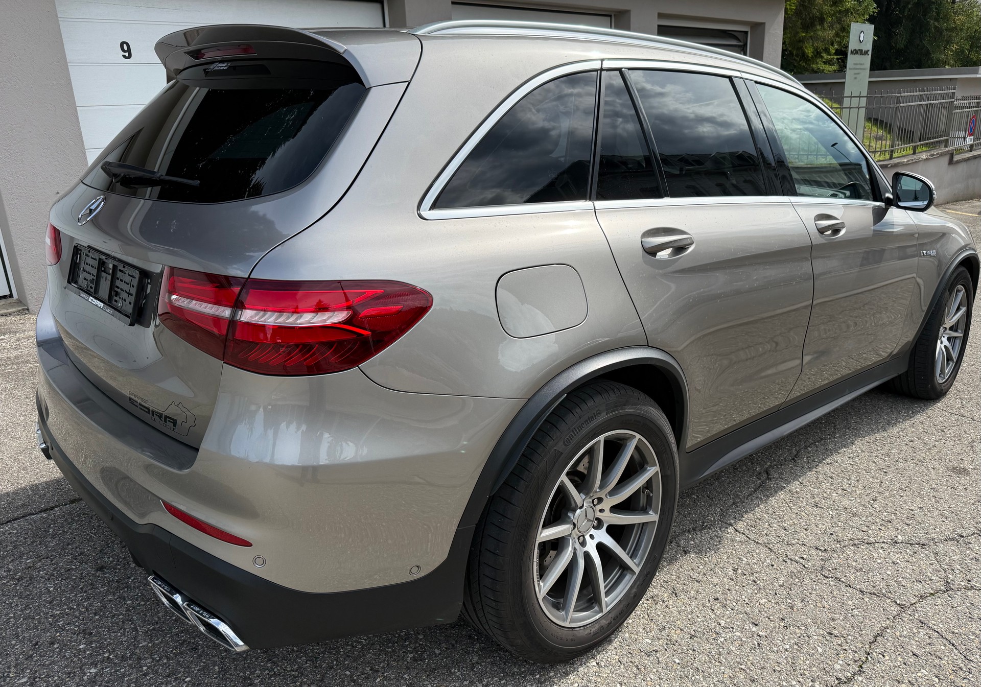 MERCEDES-BENZ GLC 63 AMG 4Matic+ 9G-Tronic-showroom-element-3