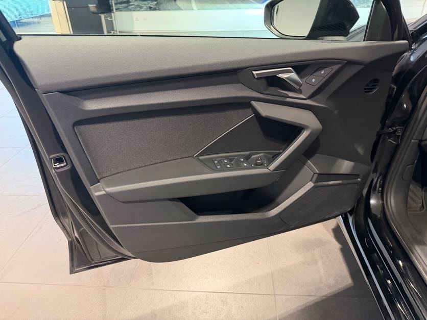 AUDI A3 Sportback 35 TFSI Attraction S-tronic-image-2