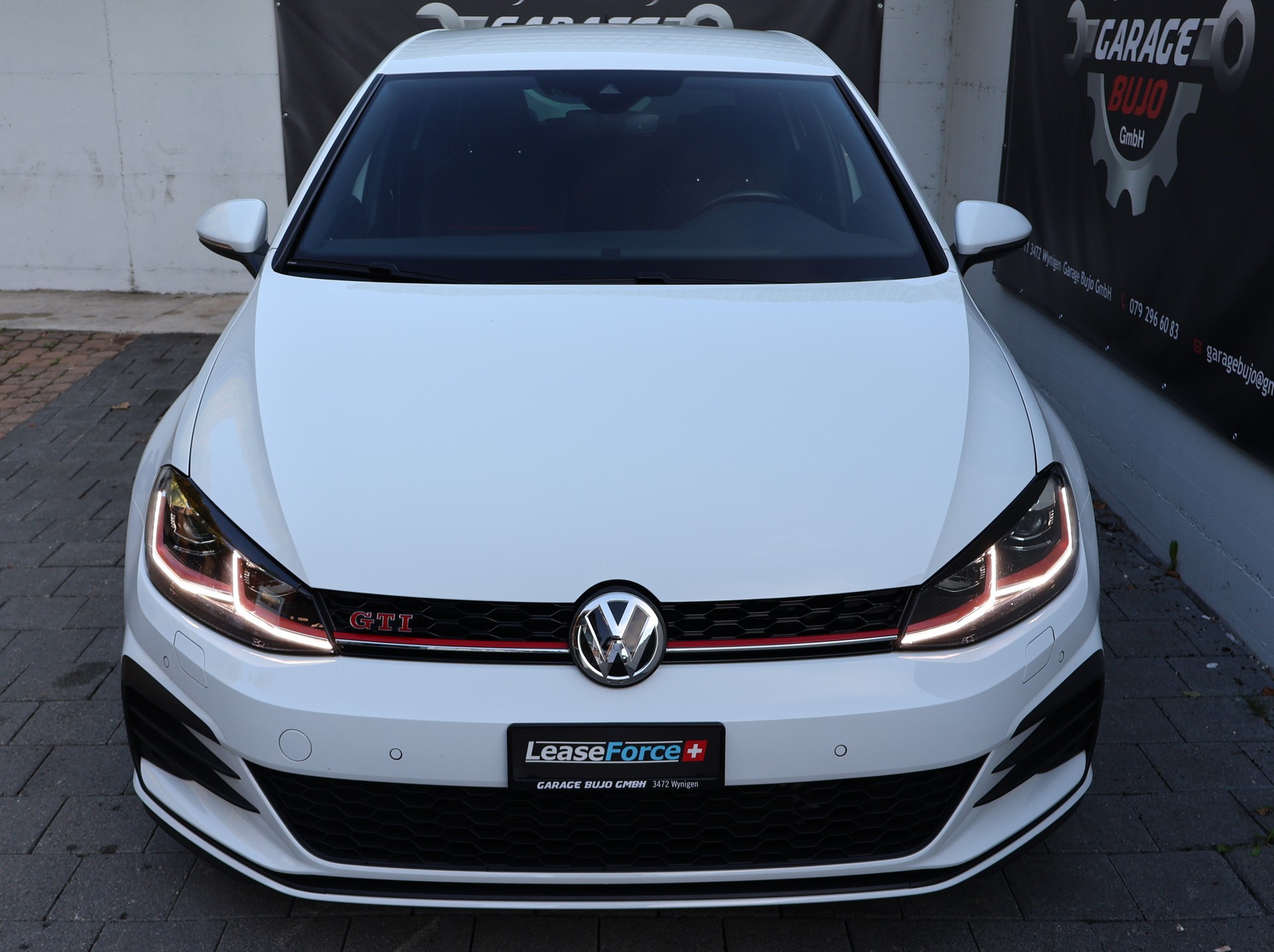 VW Golf 2.0 TSI GTI Performance DSG-showroom-element-1