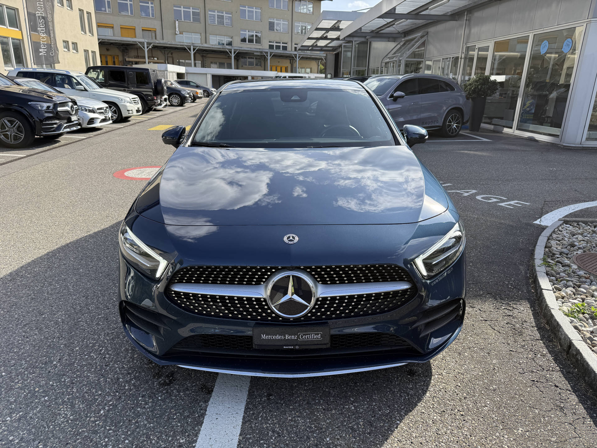 MERCEDES-BENZ A 200 AMG Line 4m-showroom-element-1