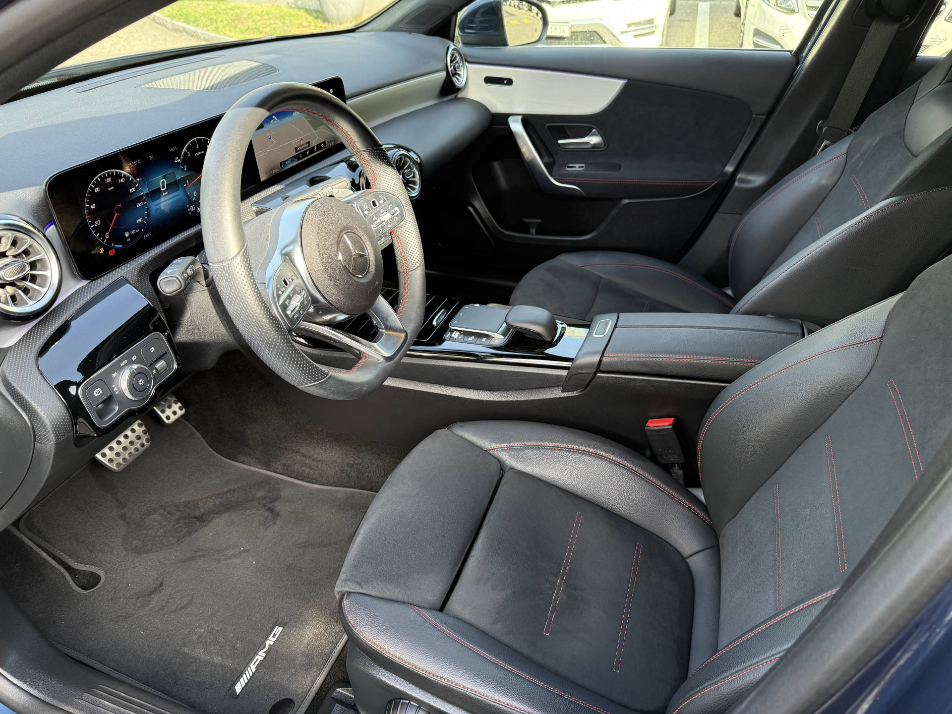 MERCEDES-BENZ A 200 AMG Line 4m-showroom-element-3