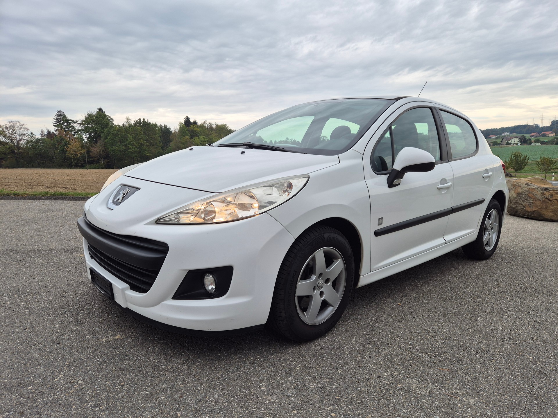 PEUGEOT 207 1.4 16V Swiss Edition