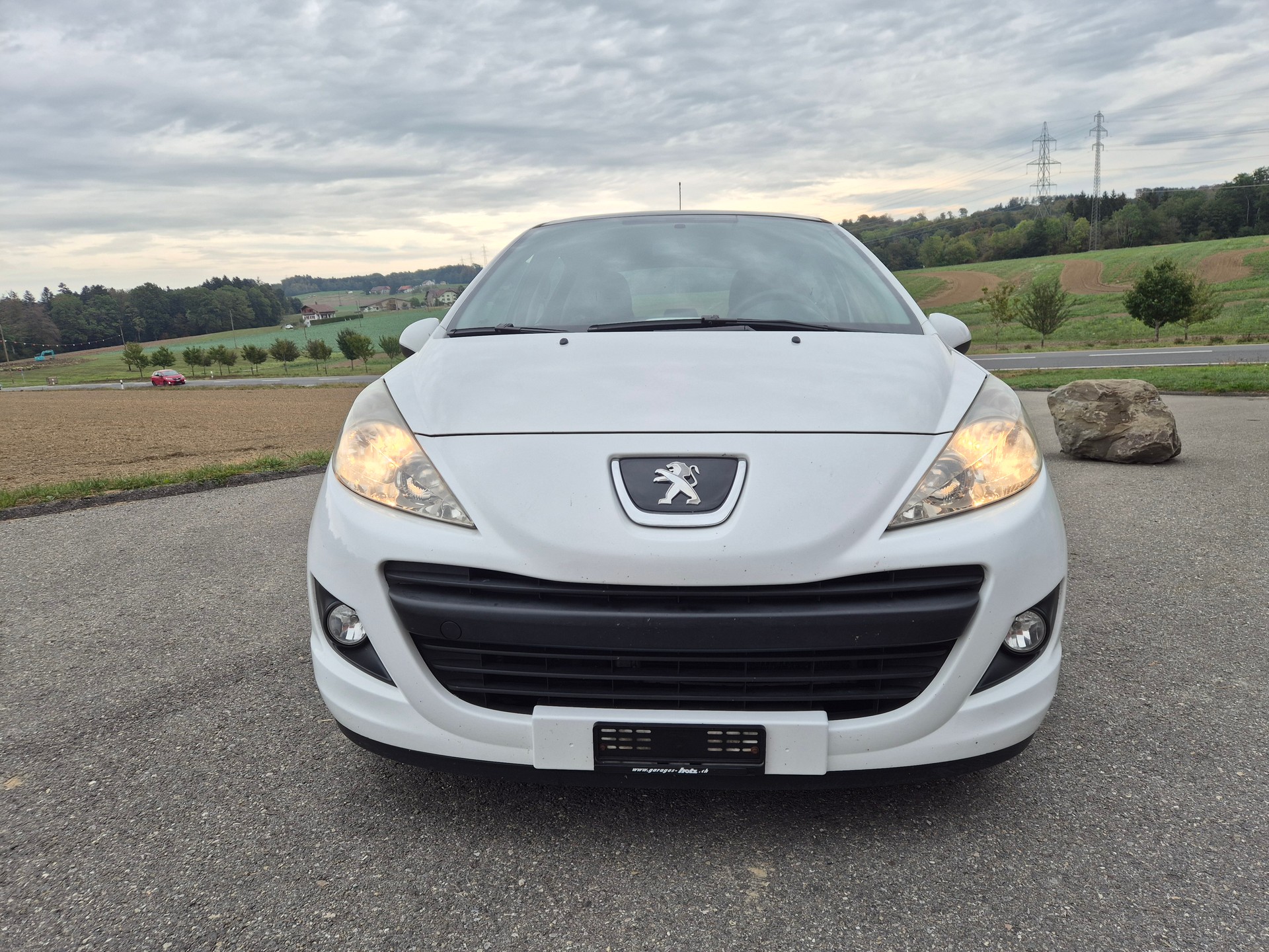 PEUGEOT 207 1.4 16V Swiss Edition-image-6