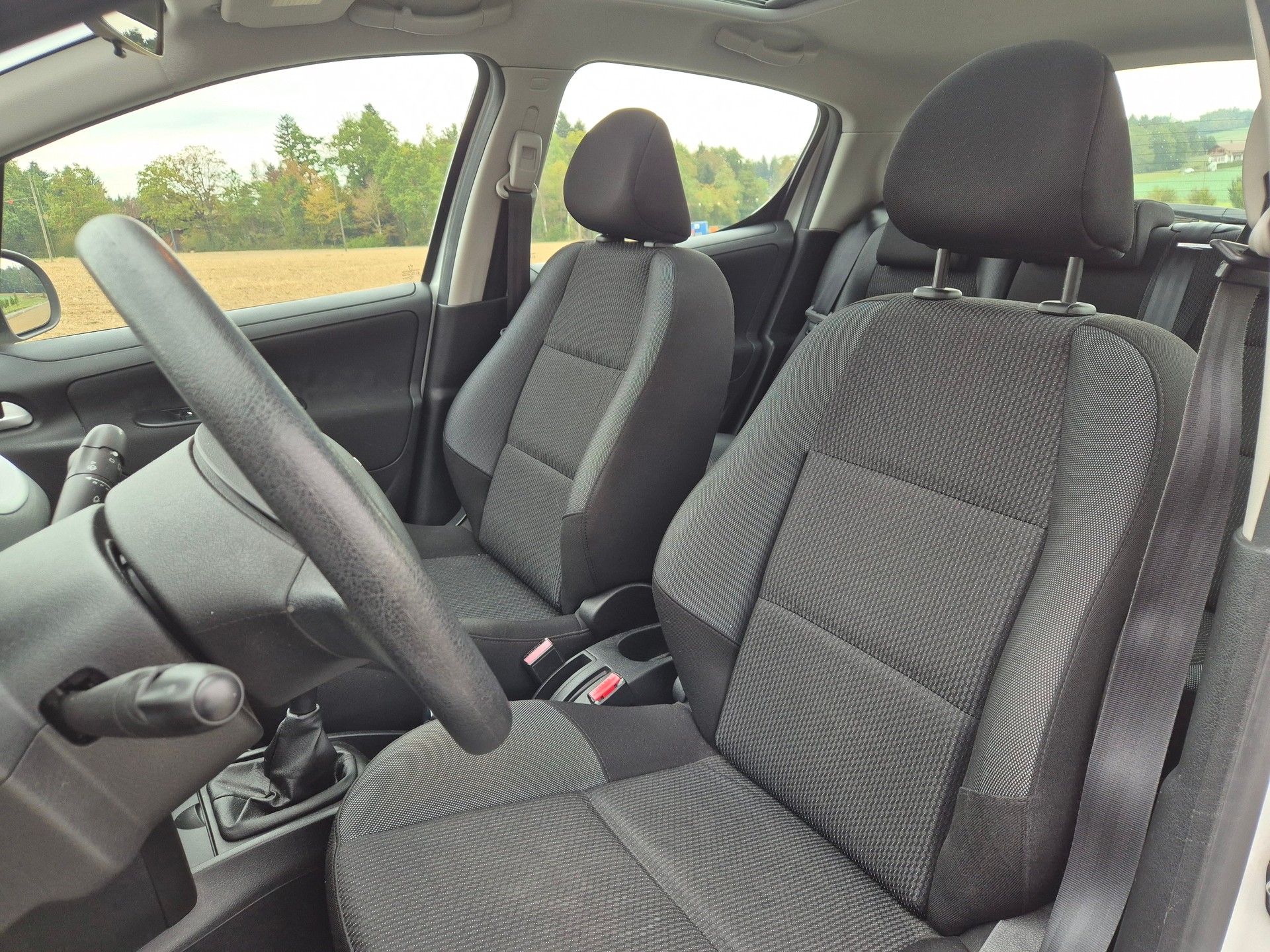 PEUGEOT 207 1.4 16V Swiss Edition-image-8