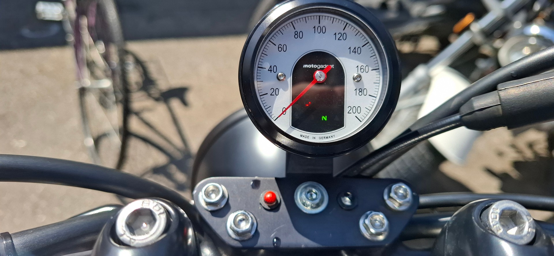 TRIUMPH Bonneville-image-8