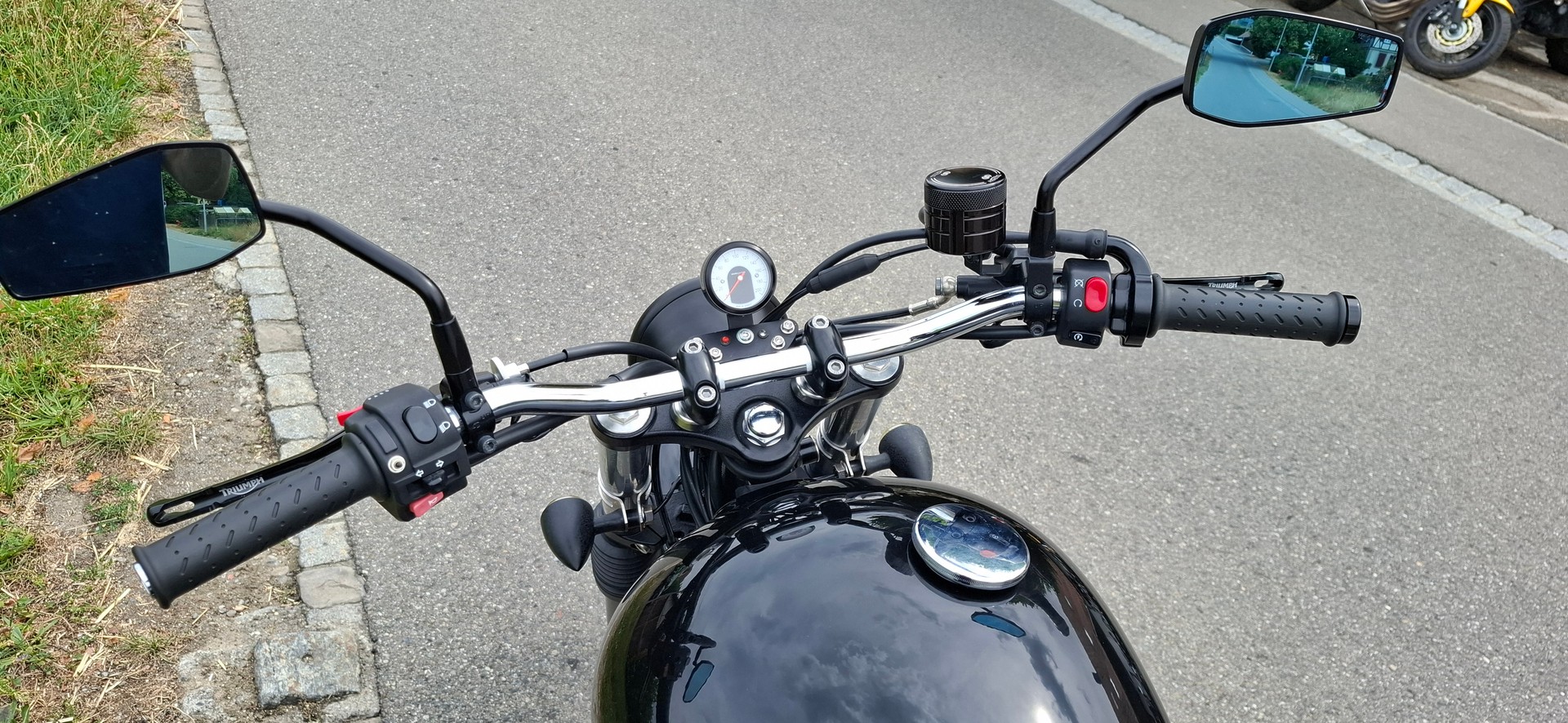 TRIUMPH Bonneville-image-6