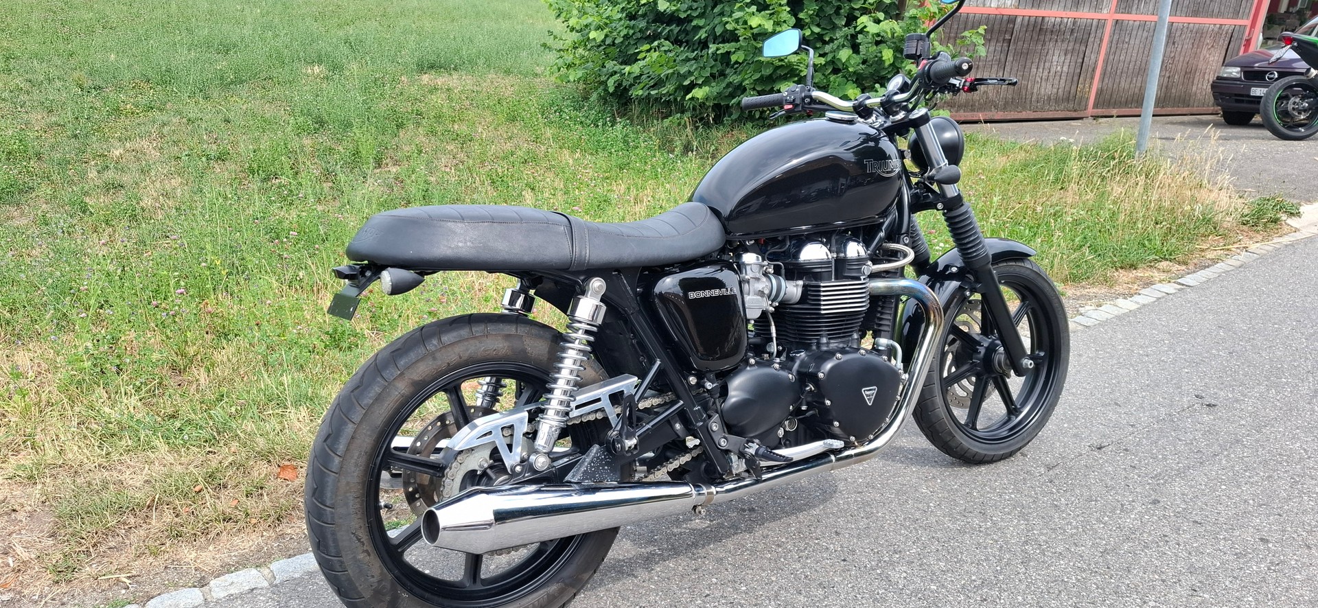 TRIUMPH Bonneville-image-3