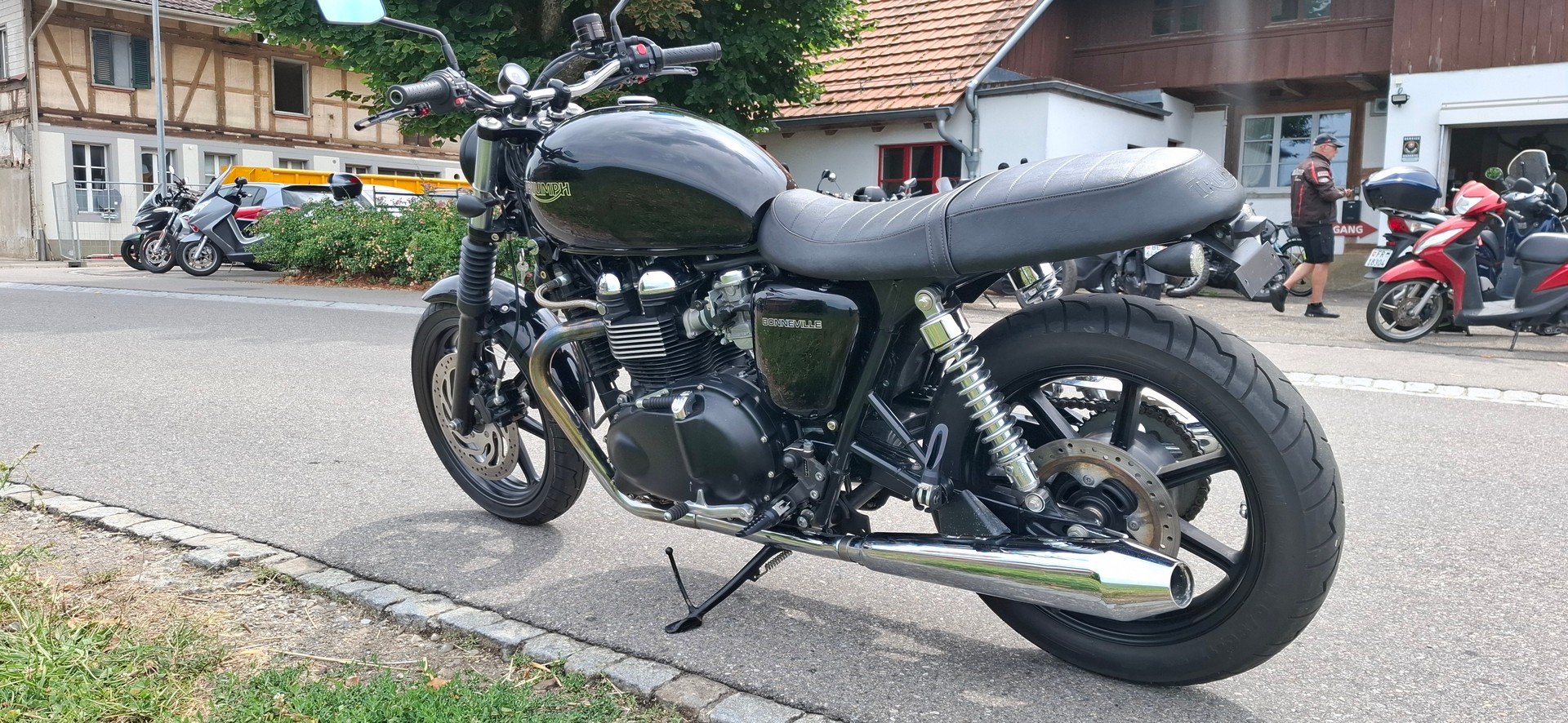 TRIUMPH Bonneville-image-4