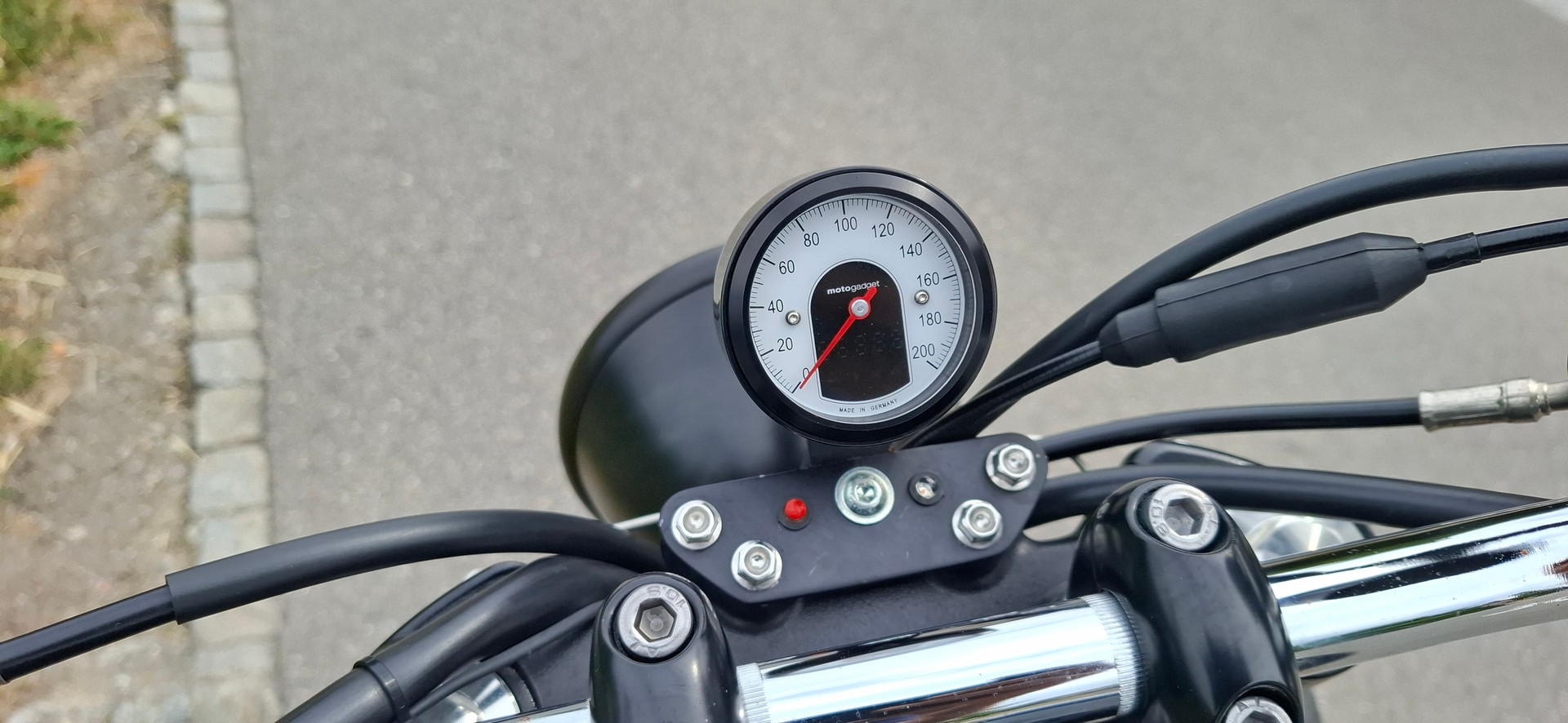 TRIUMPH Bonneville-image-7