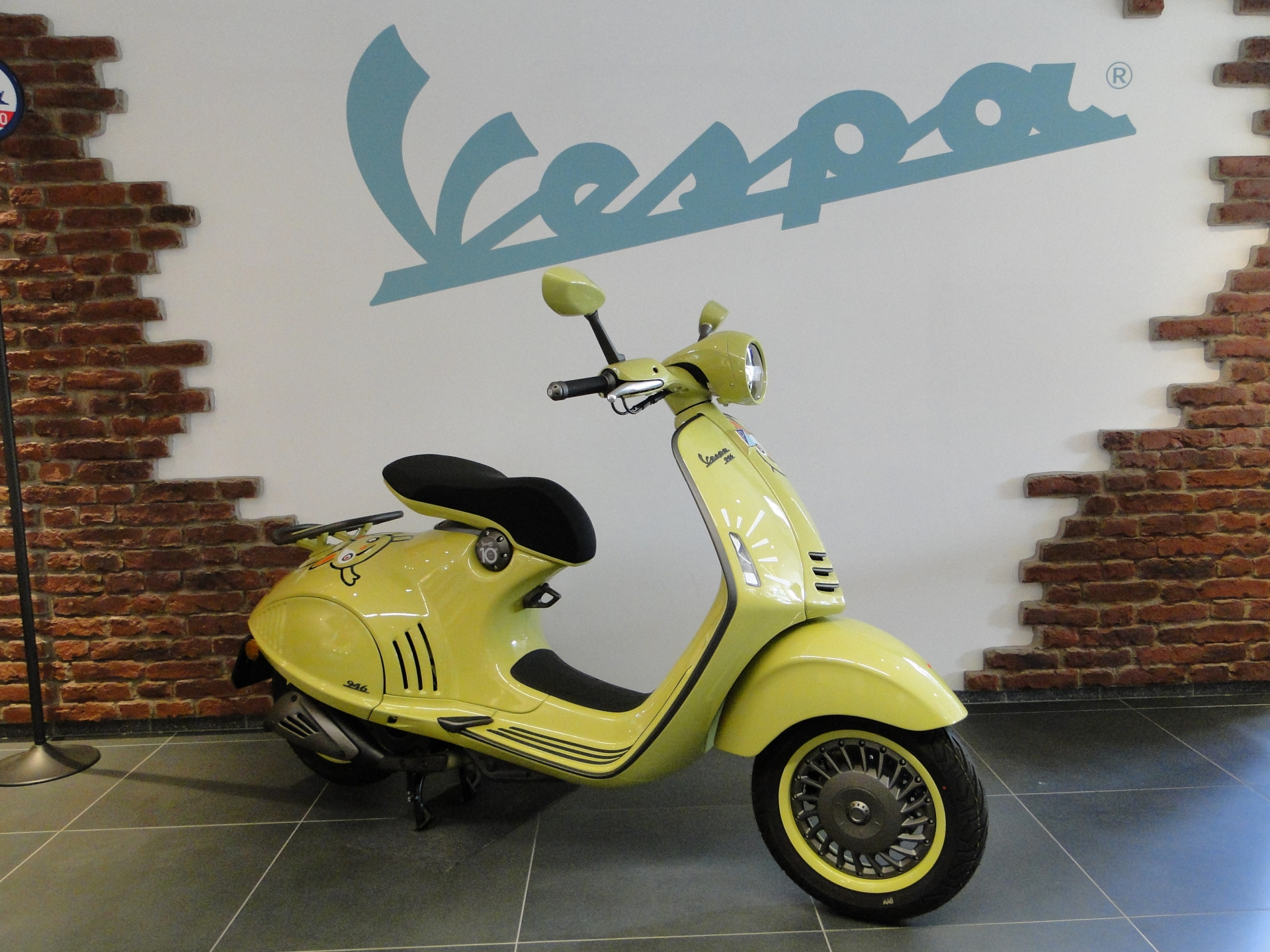 PIAGGIO Vespa 946 125 10 Anniversario Bunny Sondermodell Bunny 675/1000-image-2