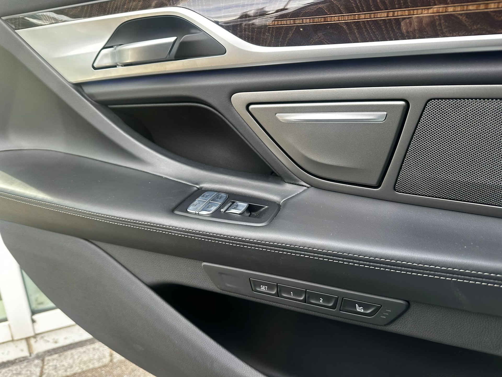 BMW 750Li xDrive M Sport Steptronic-image-18