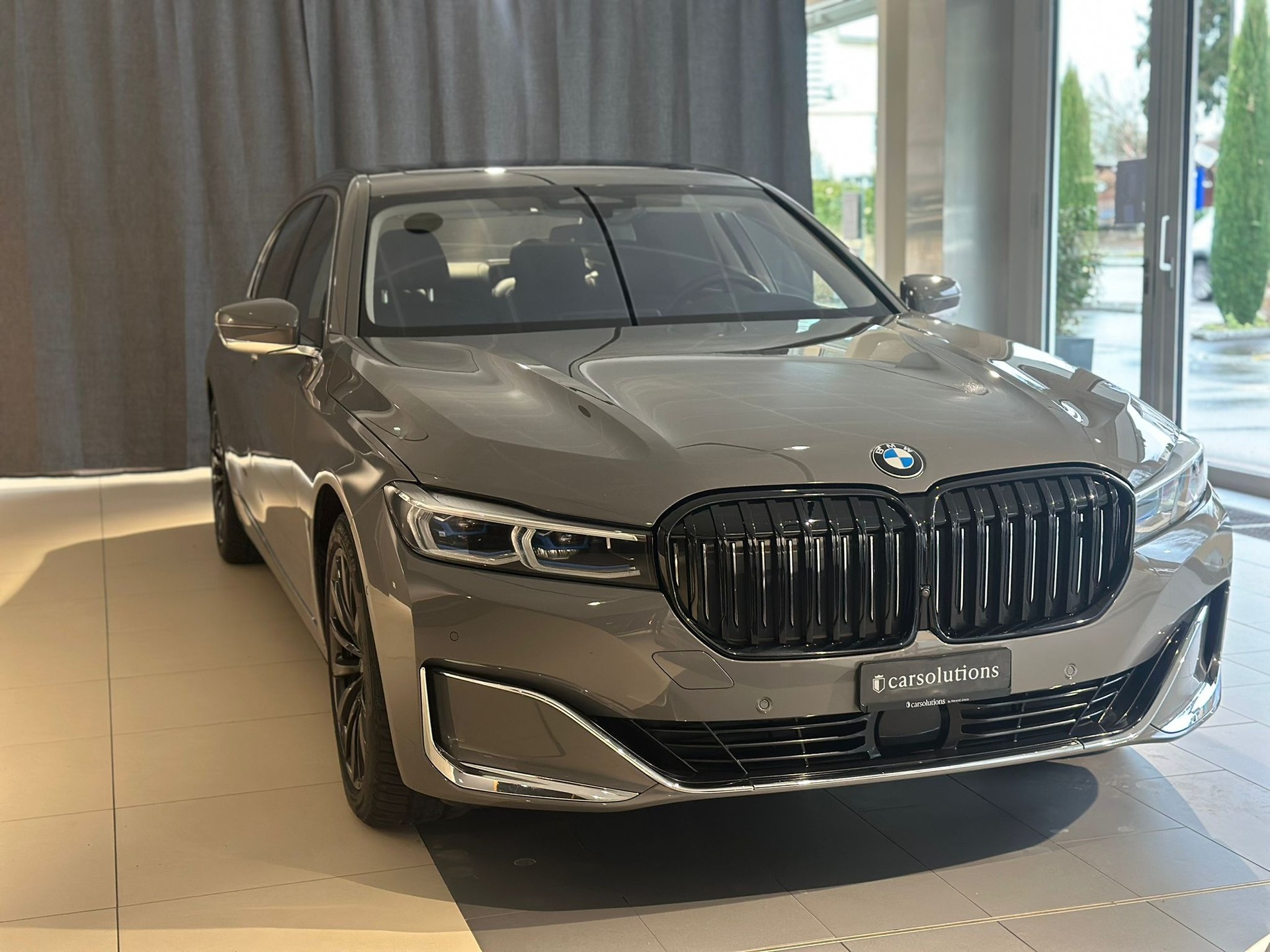 BMW 750Li xDrive M Sport Steptronic-showroom-element-1