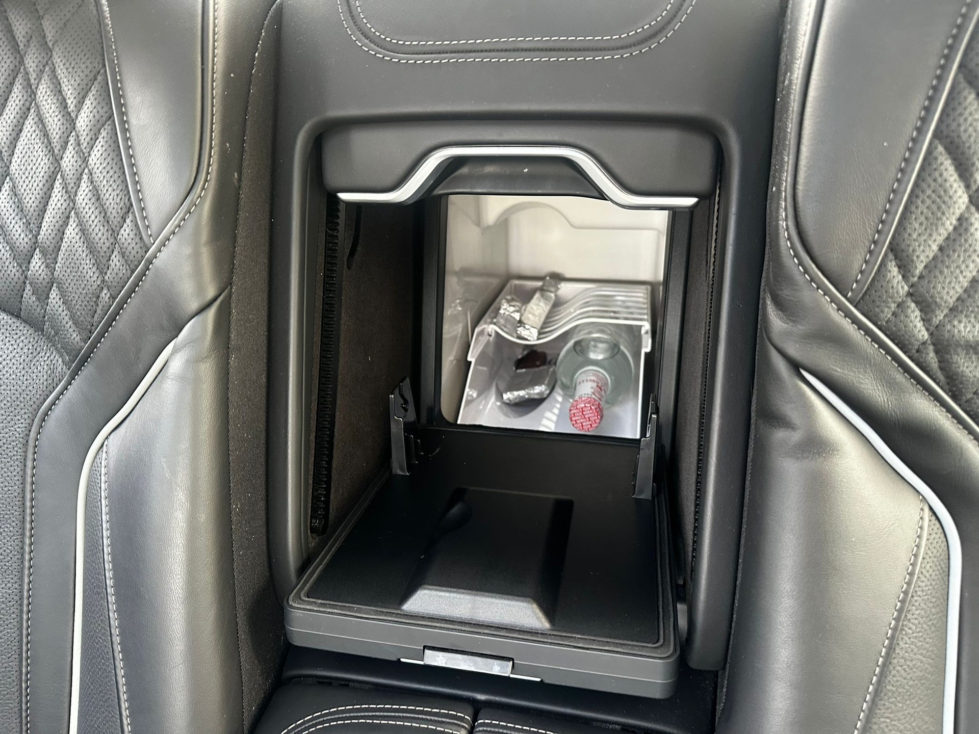 BMW 750Li xDrive M Sport Steptronic-image-16