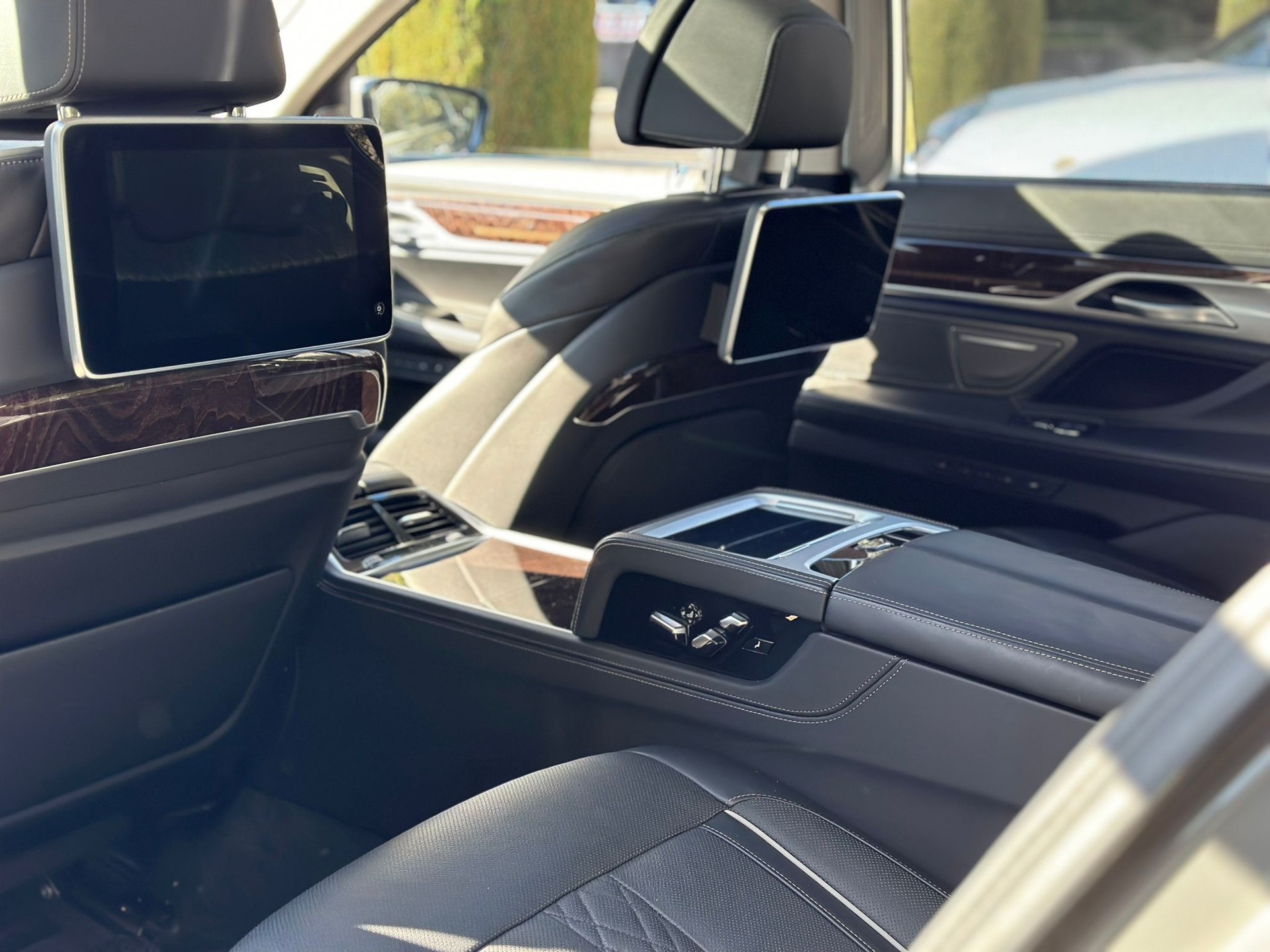 BMW 750Li xDrive M Sport Steptronic-image-14