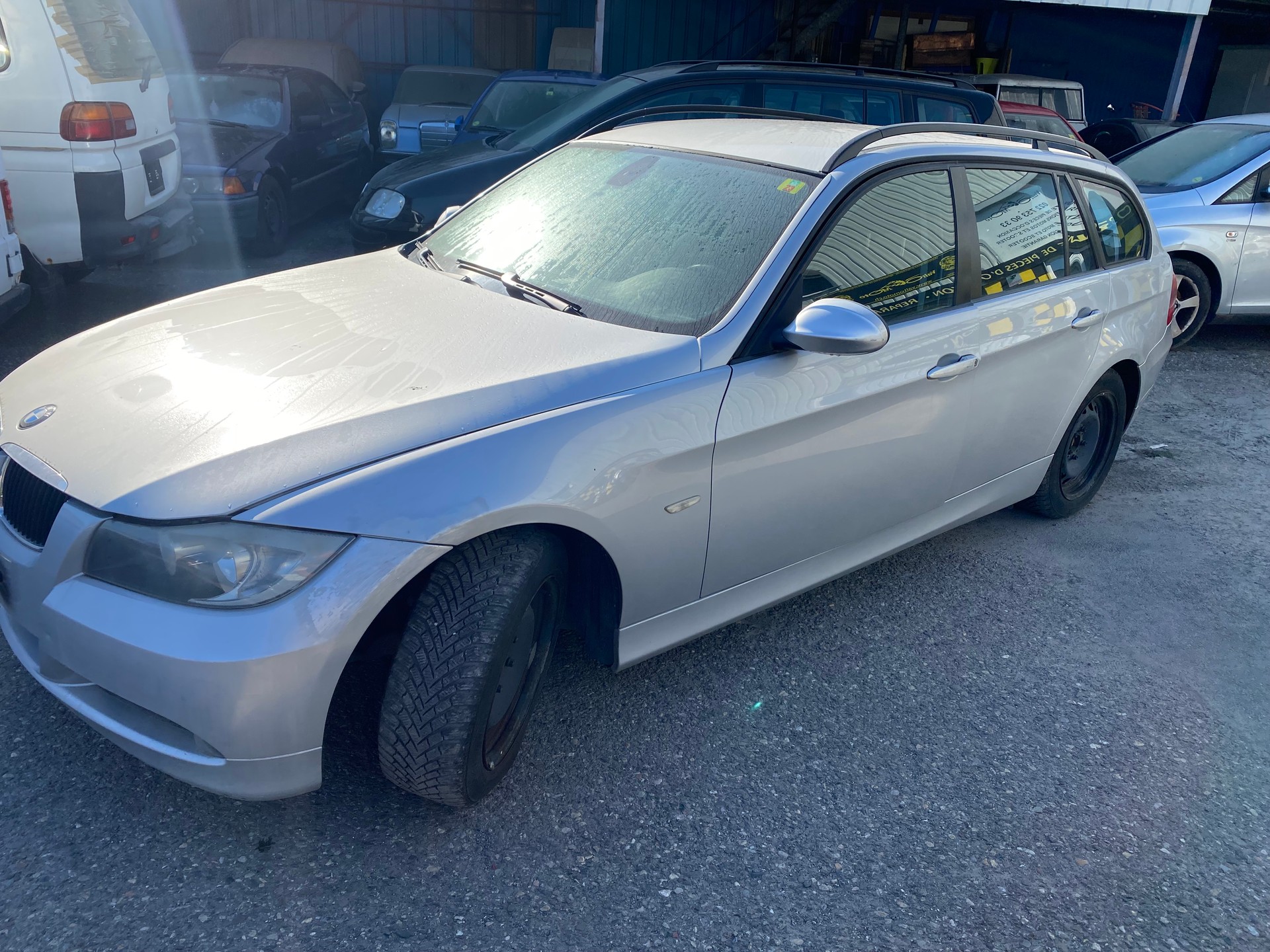 BMW 320i Touring-image-1
