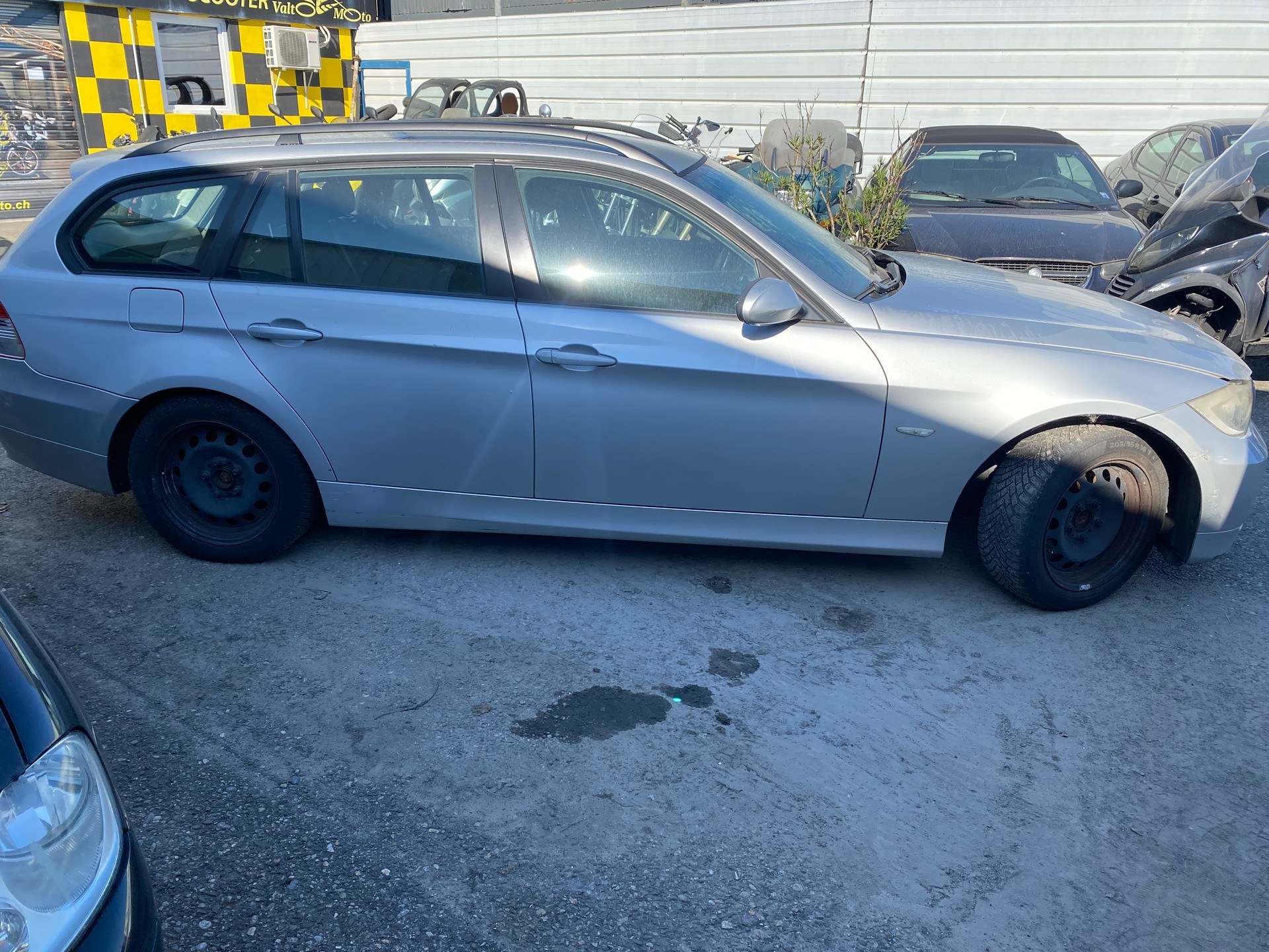 BMW 320i Touring-image-4