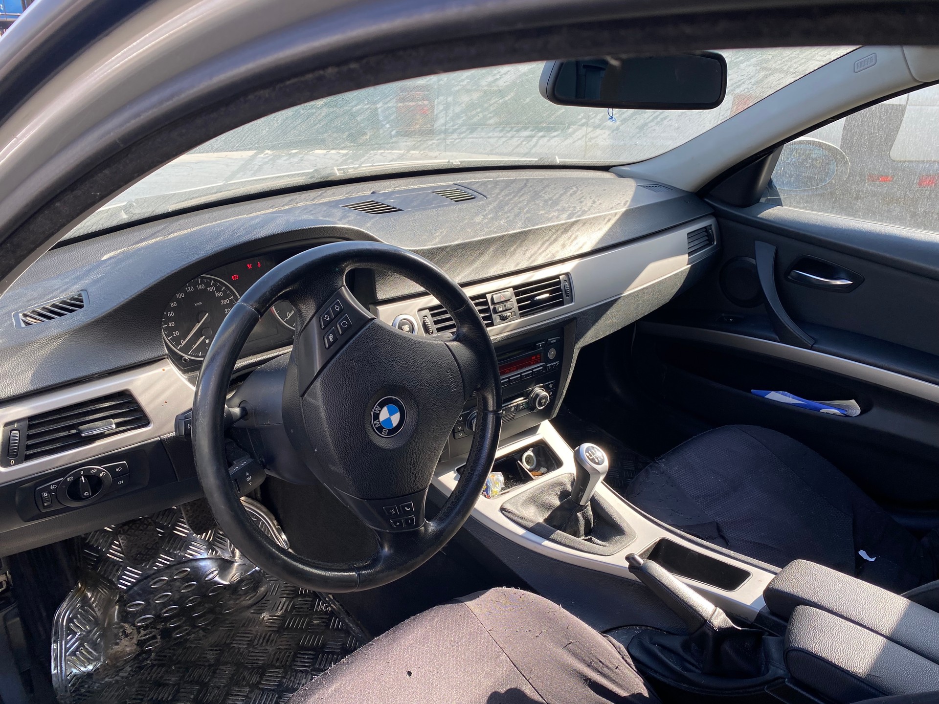 BMW 320i Touring-image-6