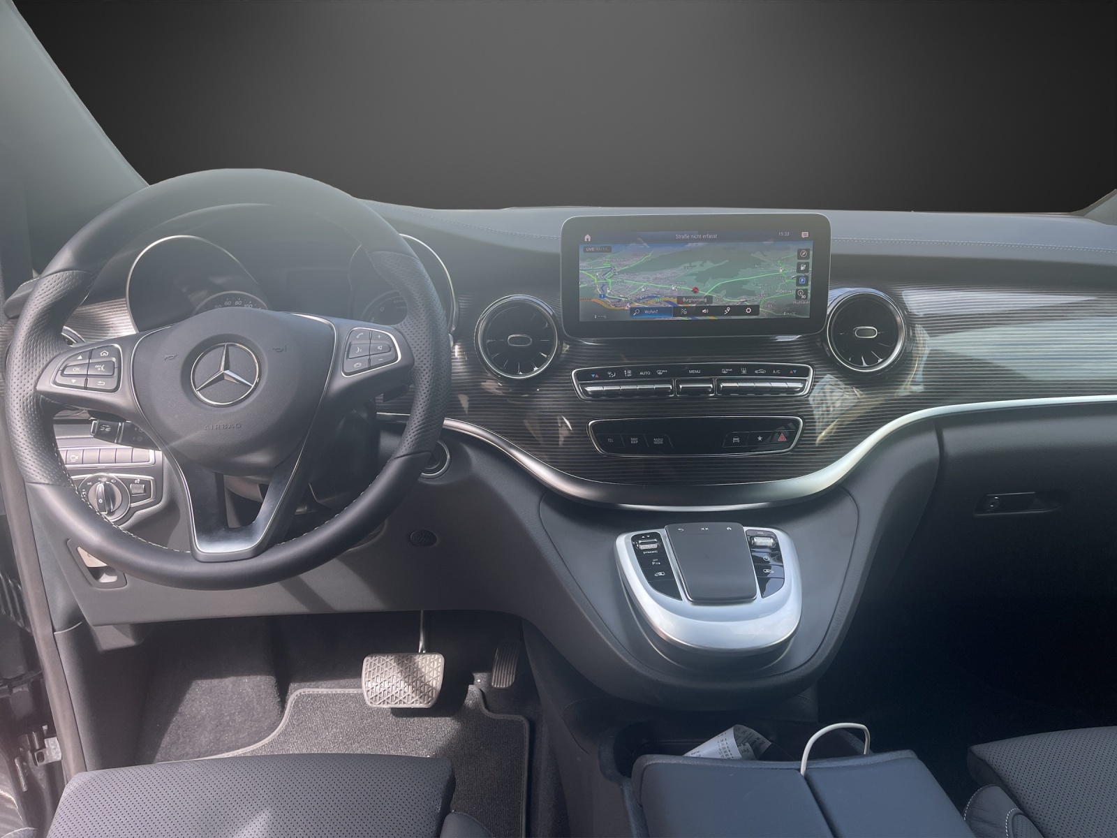 MERCEDES-BENZ EQV 300 lang-image-10