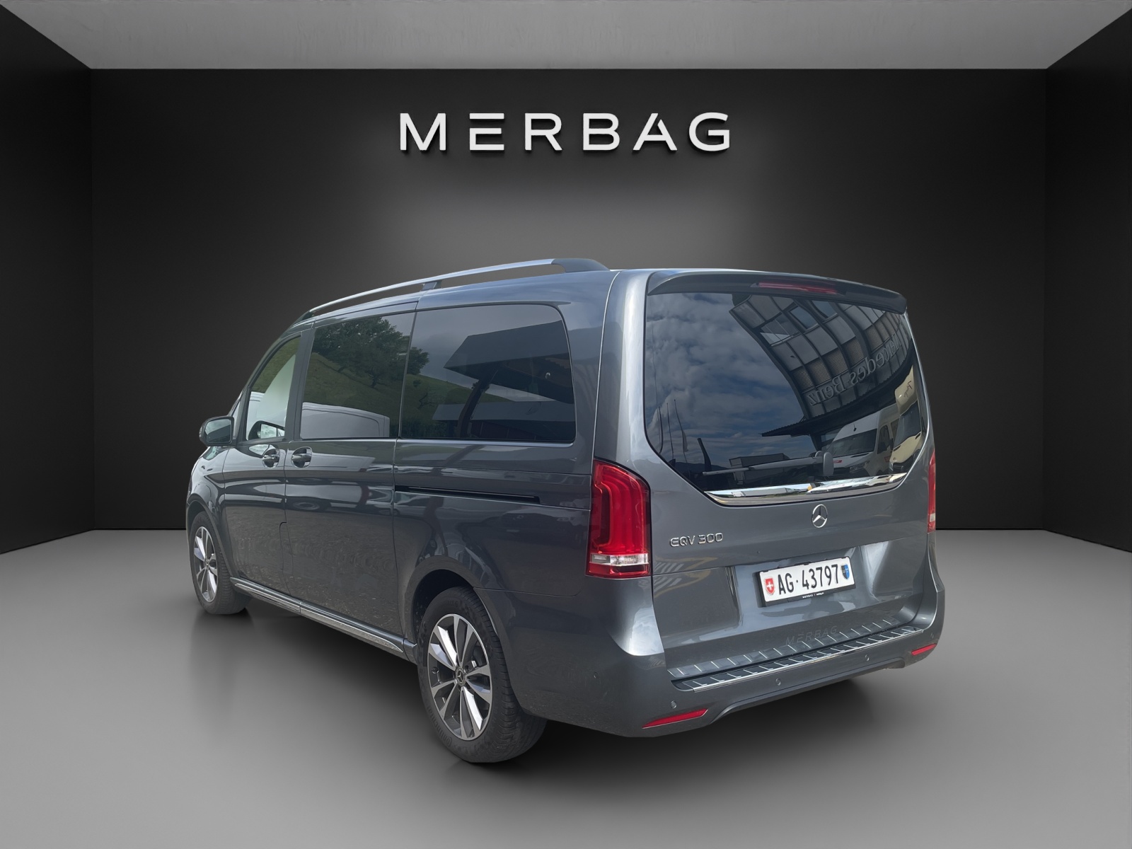 MERCEDES-BENZ EQV 300 lang-image-3
