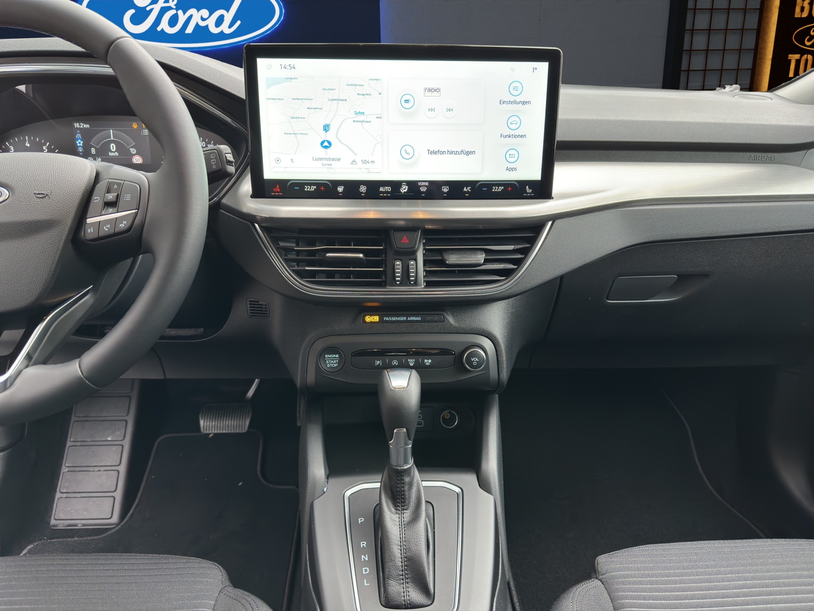 FORD Focus Kombi 1.0i EcoBoost Hybrid 155 PS Titanium AUTOMAT-image-8