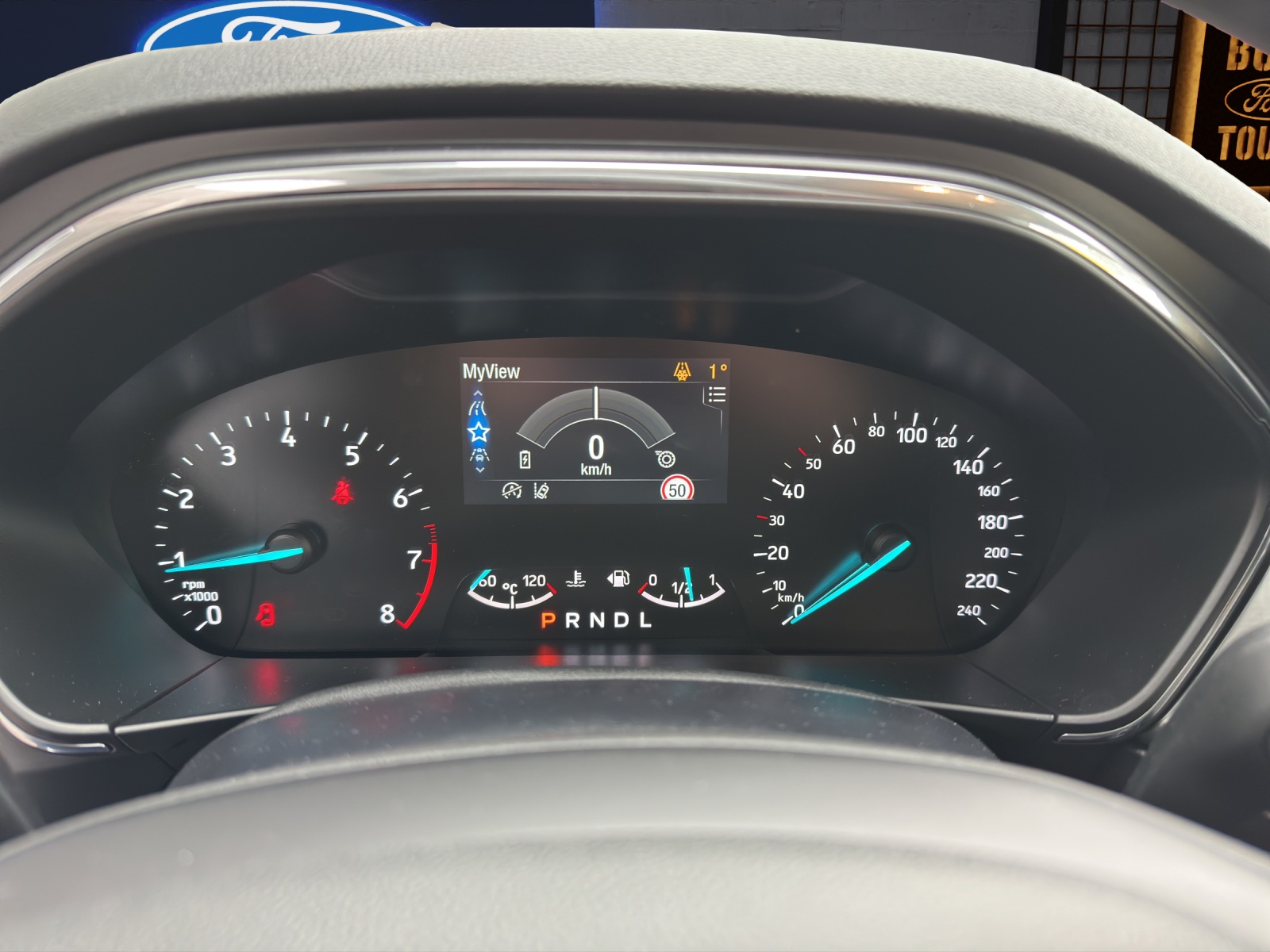FORD Focus Kombi 1.0i EcoBoost Hybrid 155 PS Titanium AUTOMAT-image-10