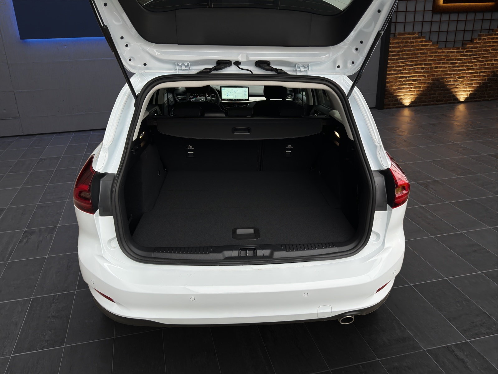 FORD Focus Kombi 1.0i EcoBoost Hybrid 155 PS Titanium AUTOMAT-image-13