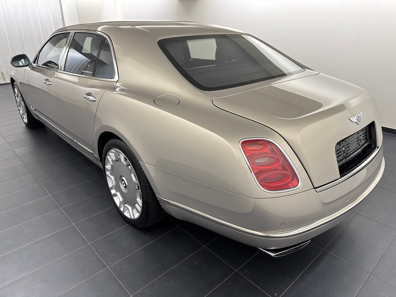 BENTLEY Mulsanne-showroom-element-1