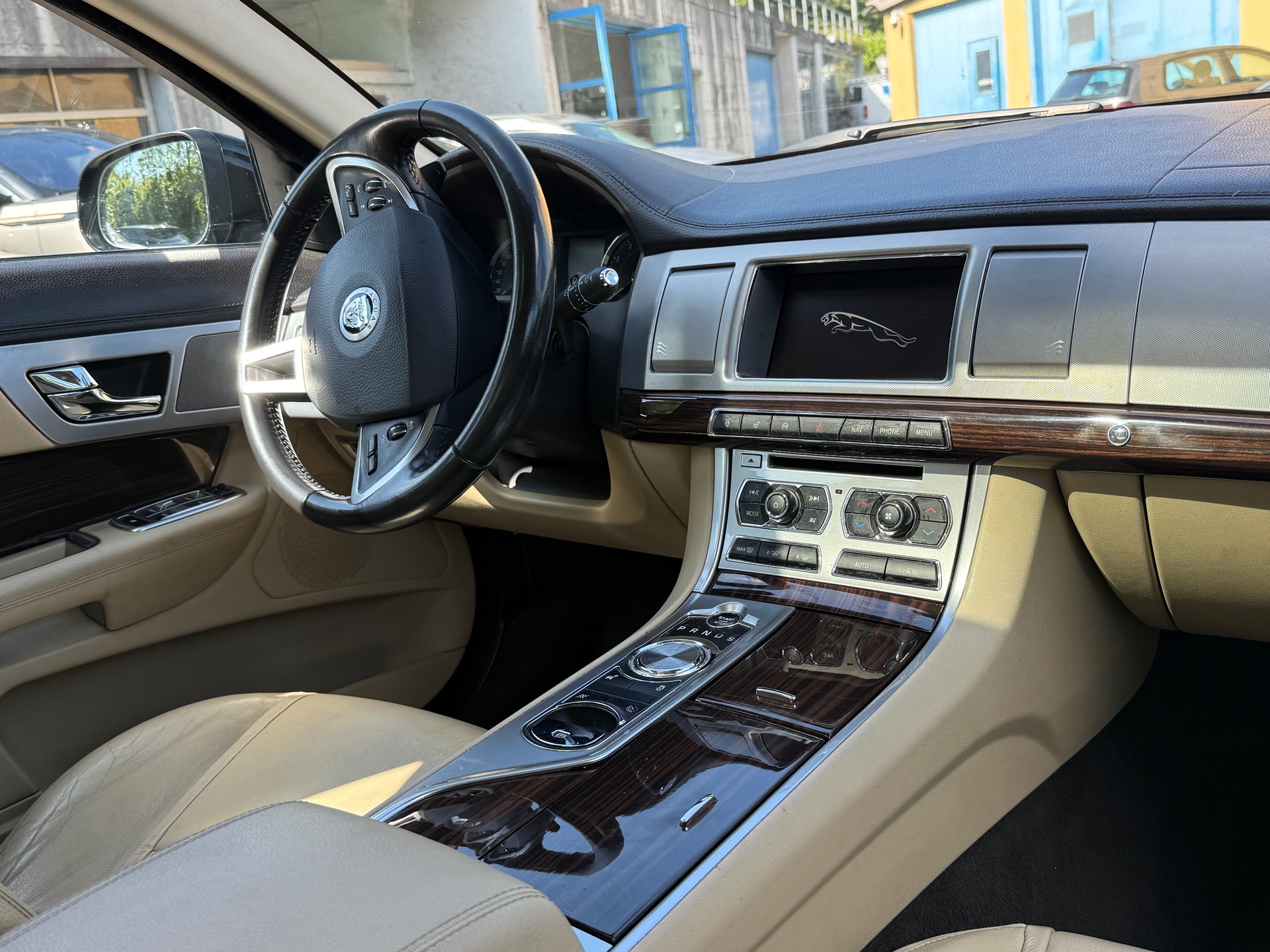 JAGUAR XF 3.0 V6 S/C Luxury 4x4-image-8