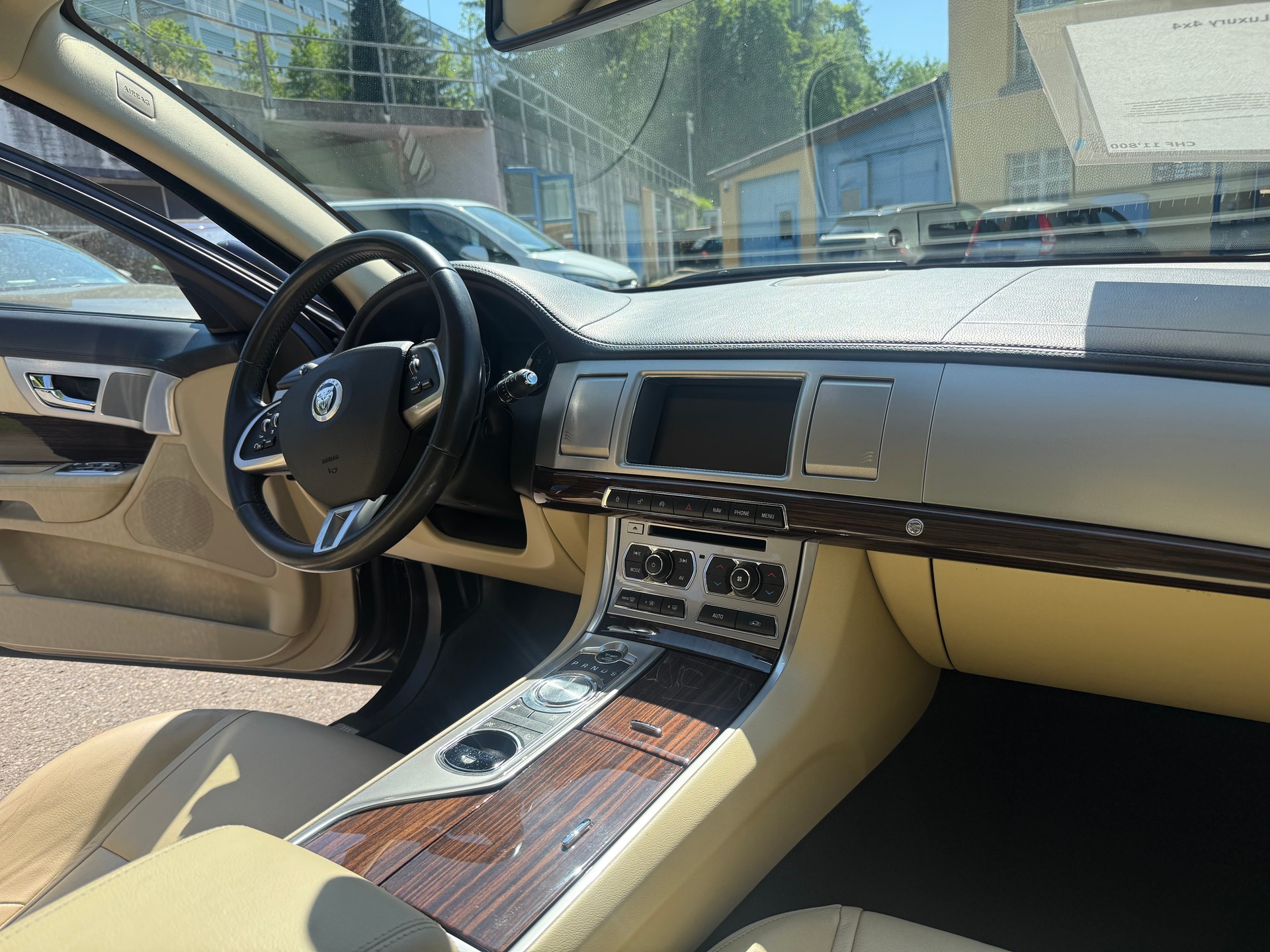 JAGUAR XF 3.0 V6 S/C Luxury 4x4-image-15