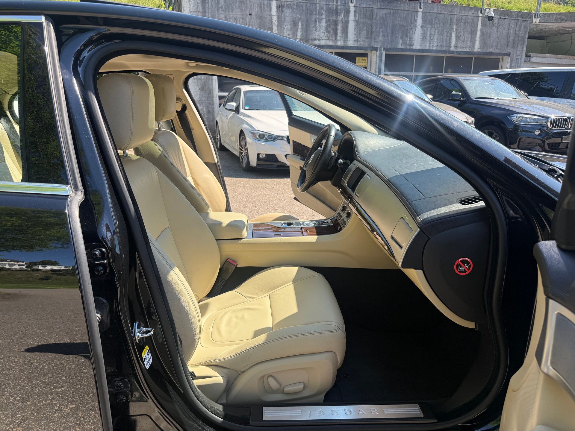 JAGUAR XF 3.0 V6 S/C Luxury 4x4-image-12