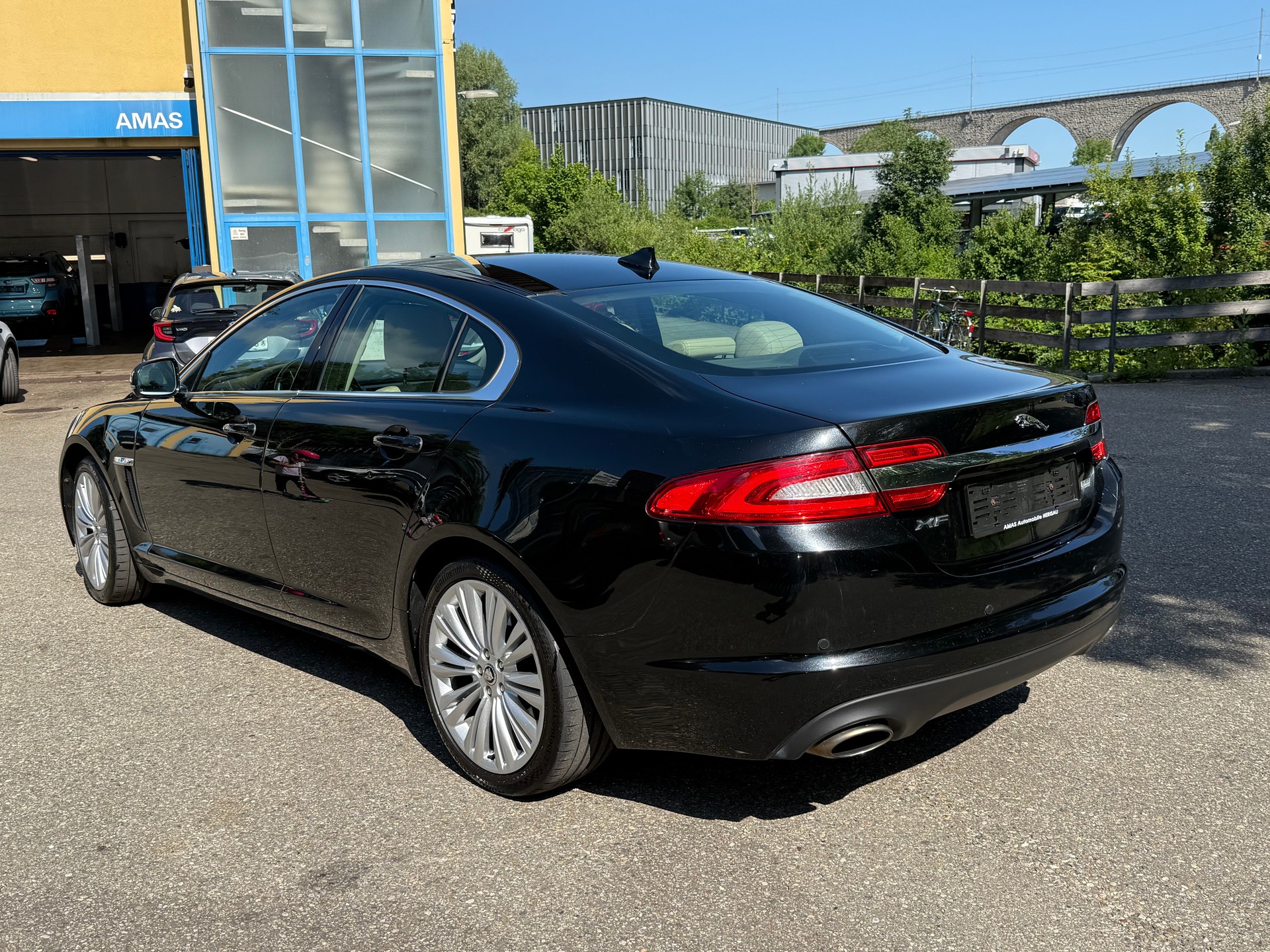 JAGUAR XF 3.0 V6 S/C Luxury 4x4-image-14