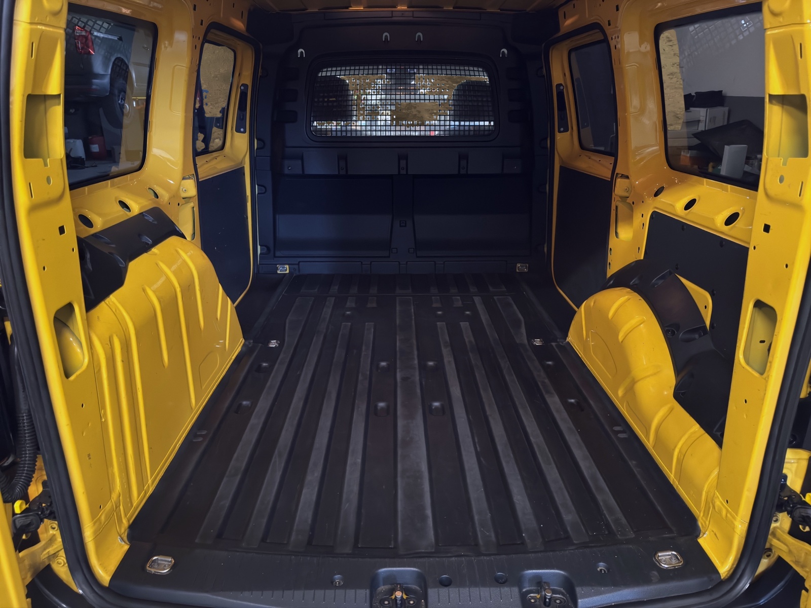 VW Caddy Cargo 2.0TDI Maxi 4Motion-image-6