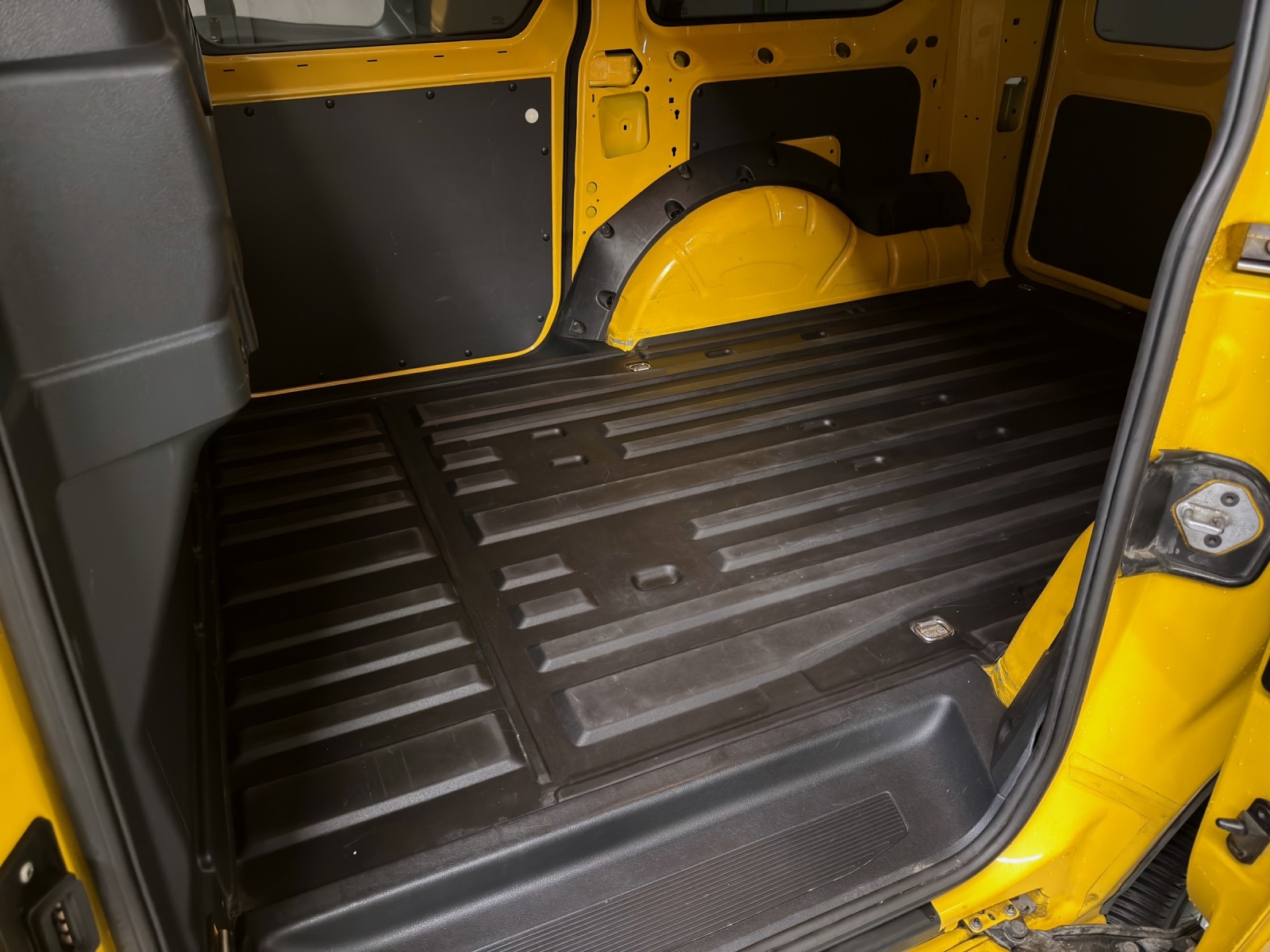 VW Caddy Cargo 2.0TDI Maxi 4Motion-image-7
