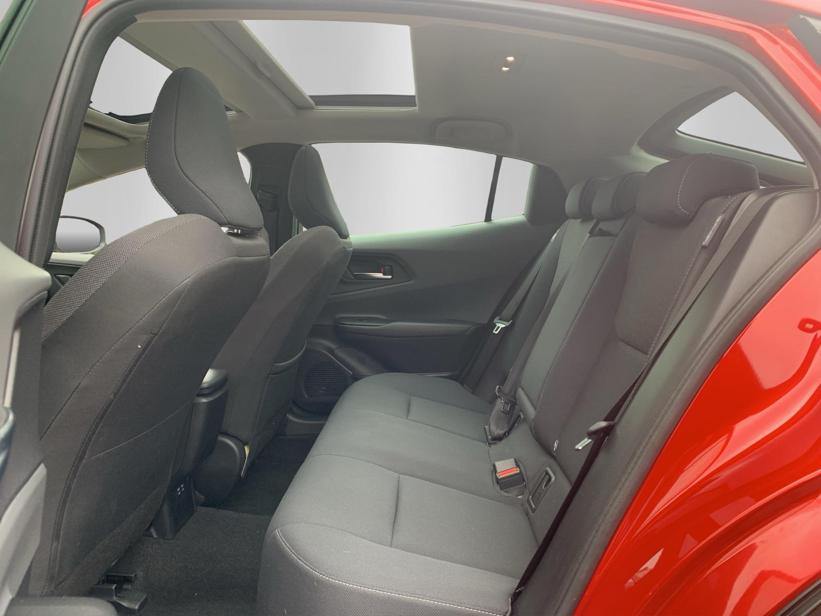 TOYOTA Prius 2.0 Plug-In-Hybrid Style-image-12