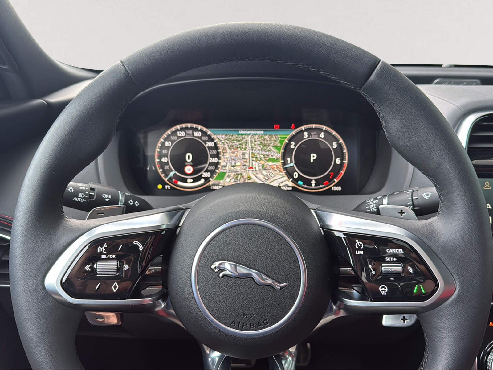 JAGUAR XE 2.0 Sport P300 AWD Automat-image-15