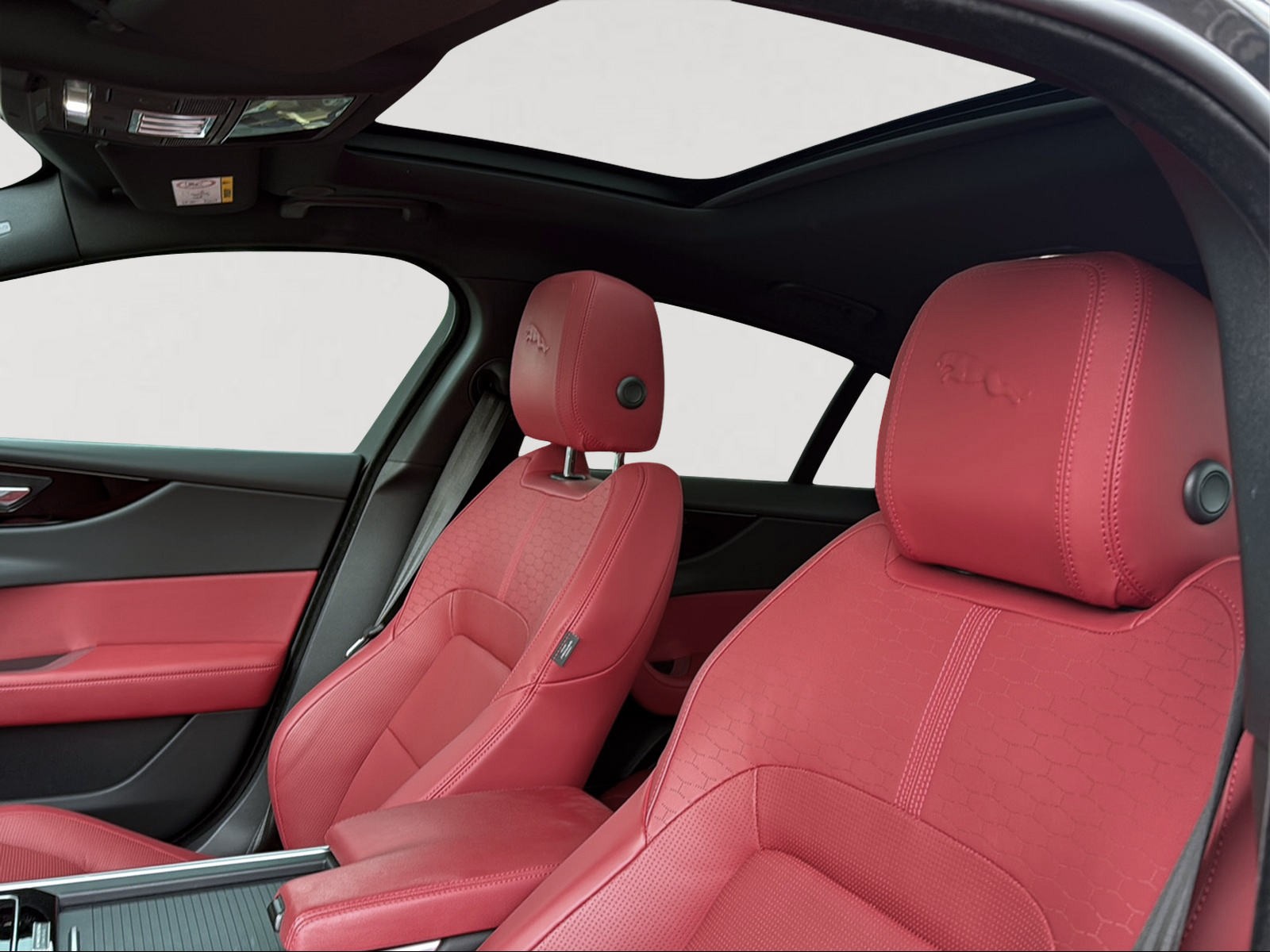 JAGUAR XE 2.0 Sport P300 AWD Automat-image-9